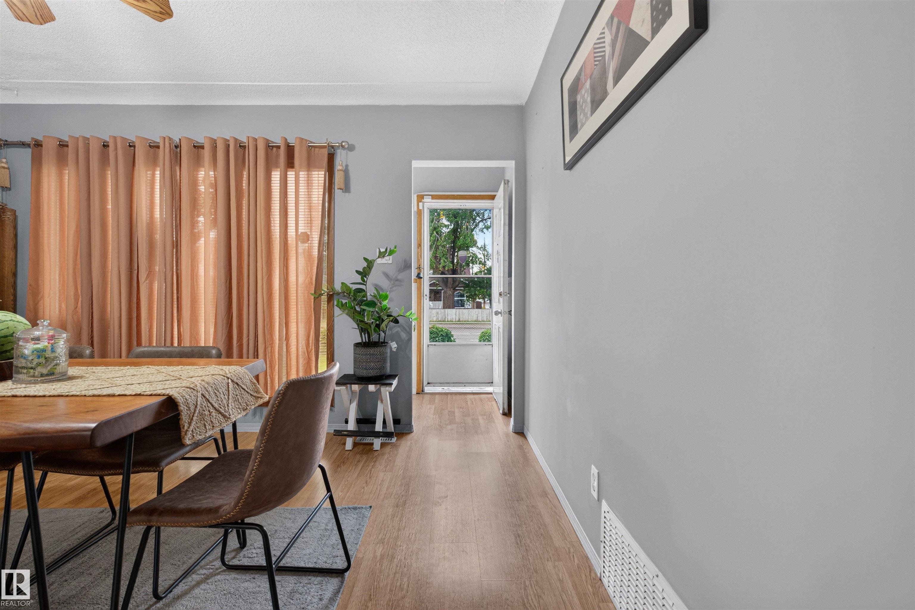 Photo 2 at 11549 82 Street NW, Parkdale, Edmonton
