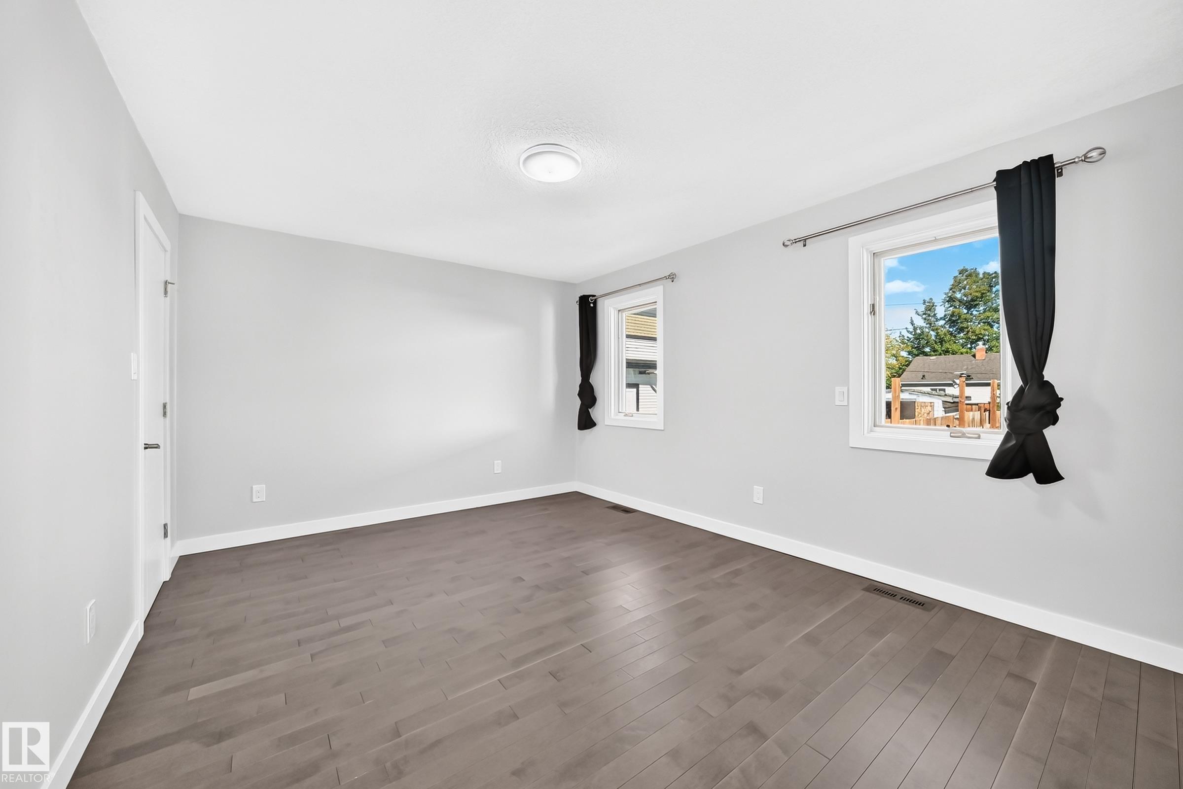 Listing photo thumbnail