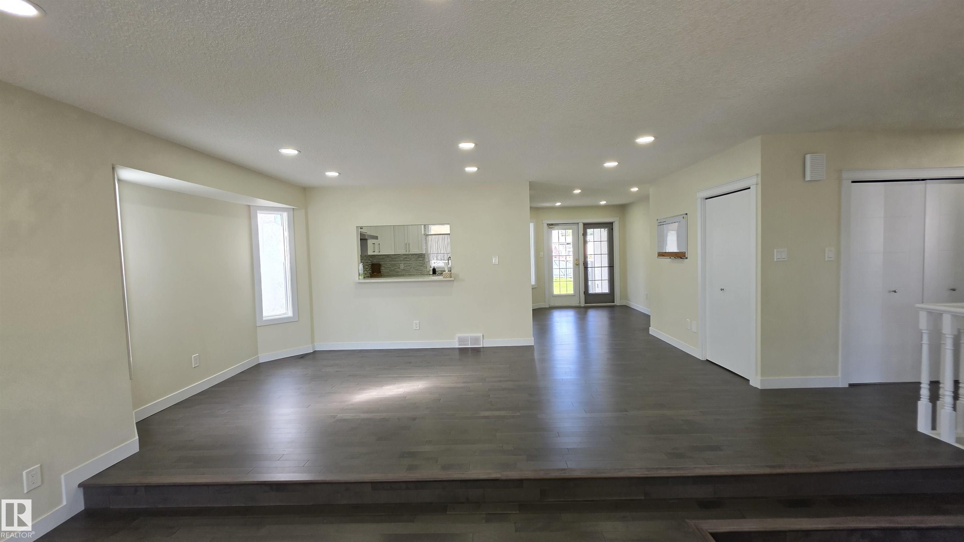 Photo 3 at 9426 150 Street NW, Sherwood, Edmonton
