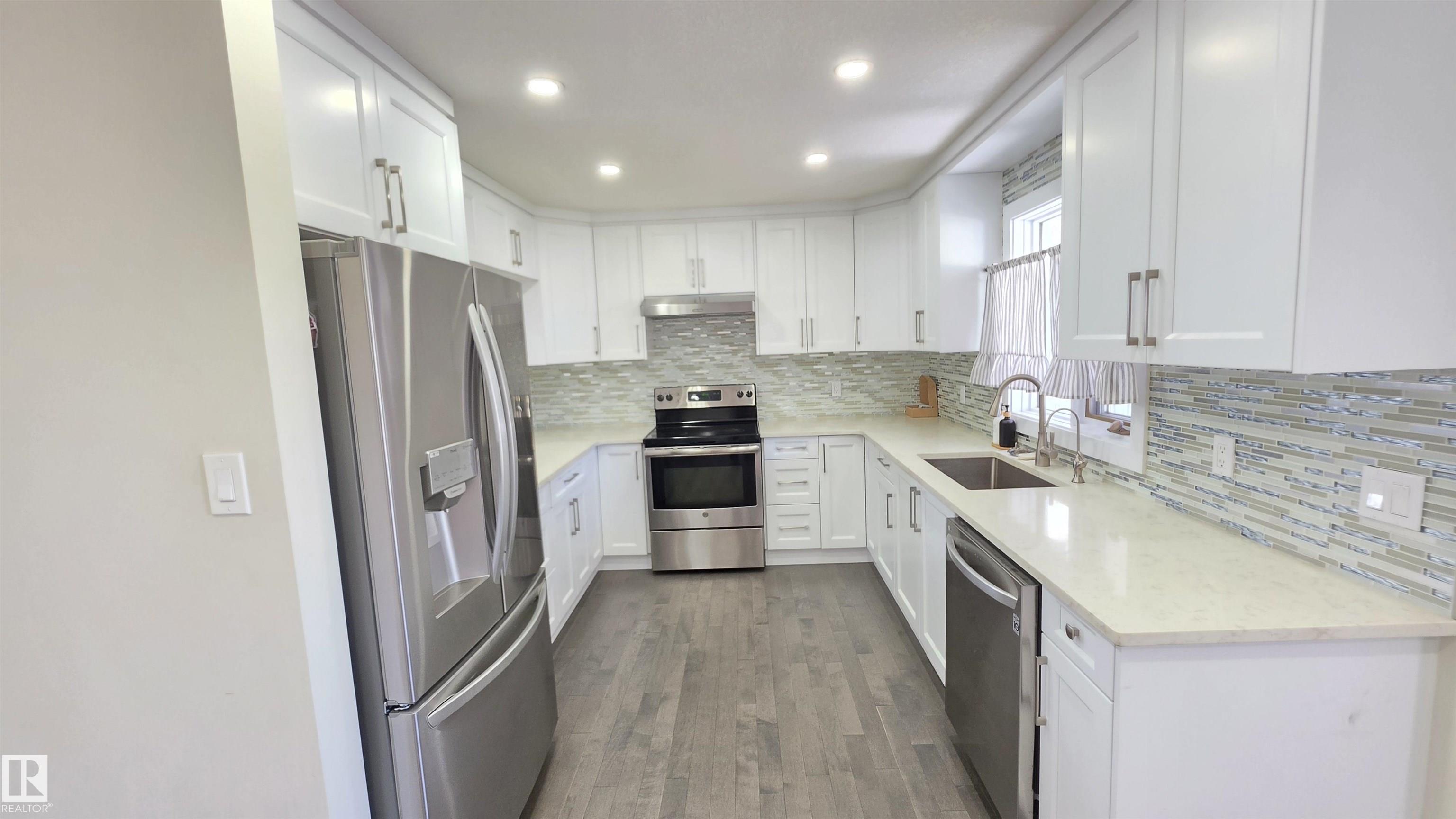 Photo 5 at 9426 150 Street NW, Sherwood, Edmonton