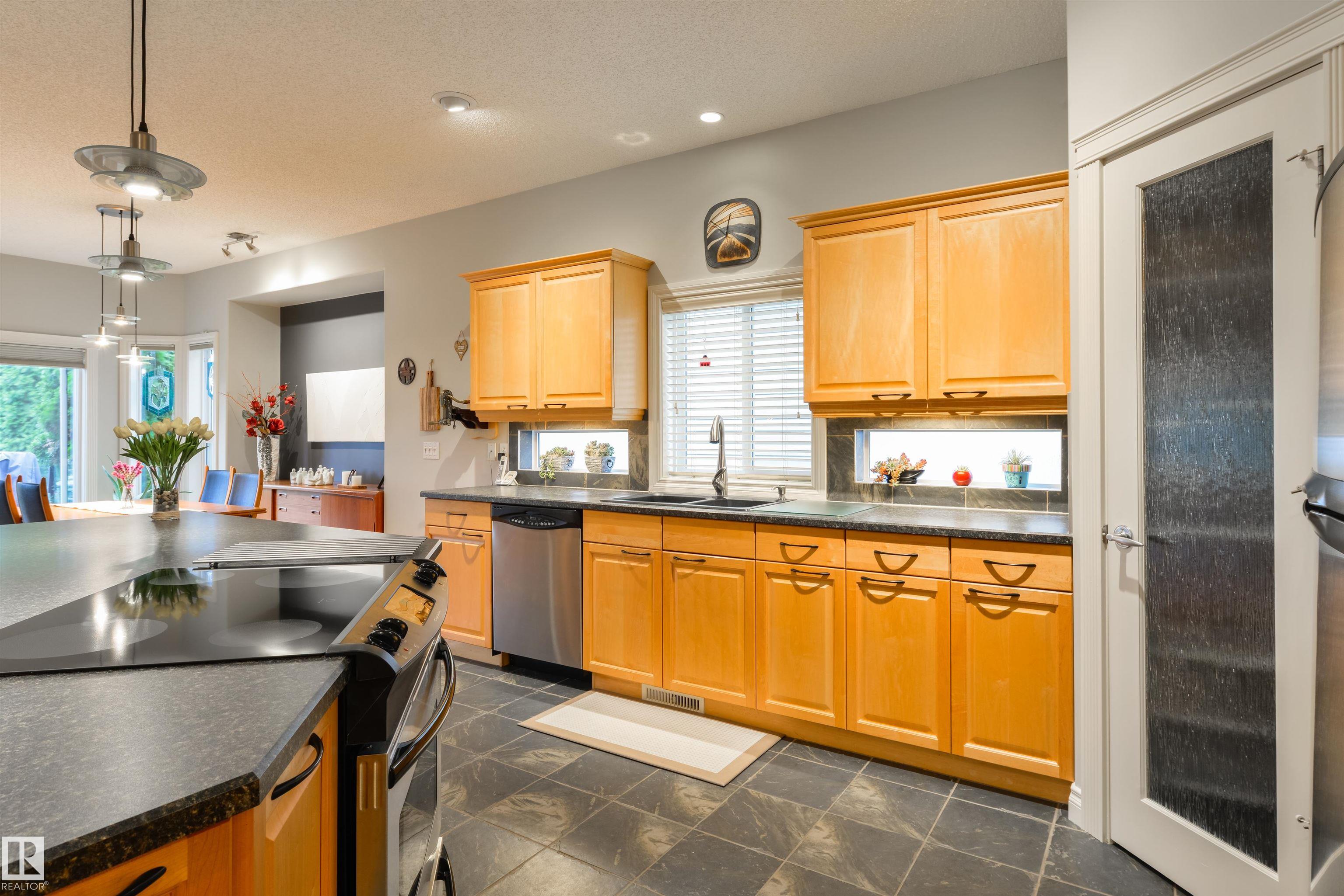 Photo 3 at 16 Longview Close, Linkside, Spruce Grove