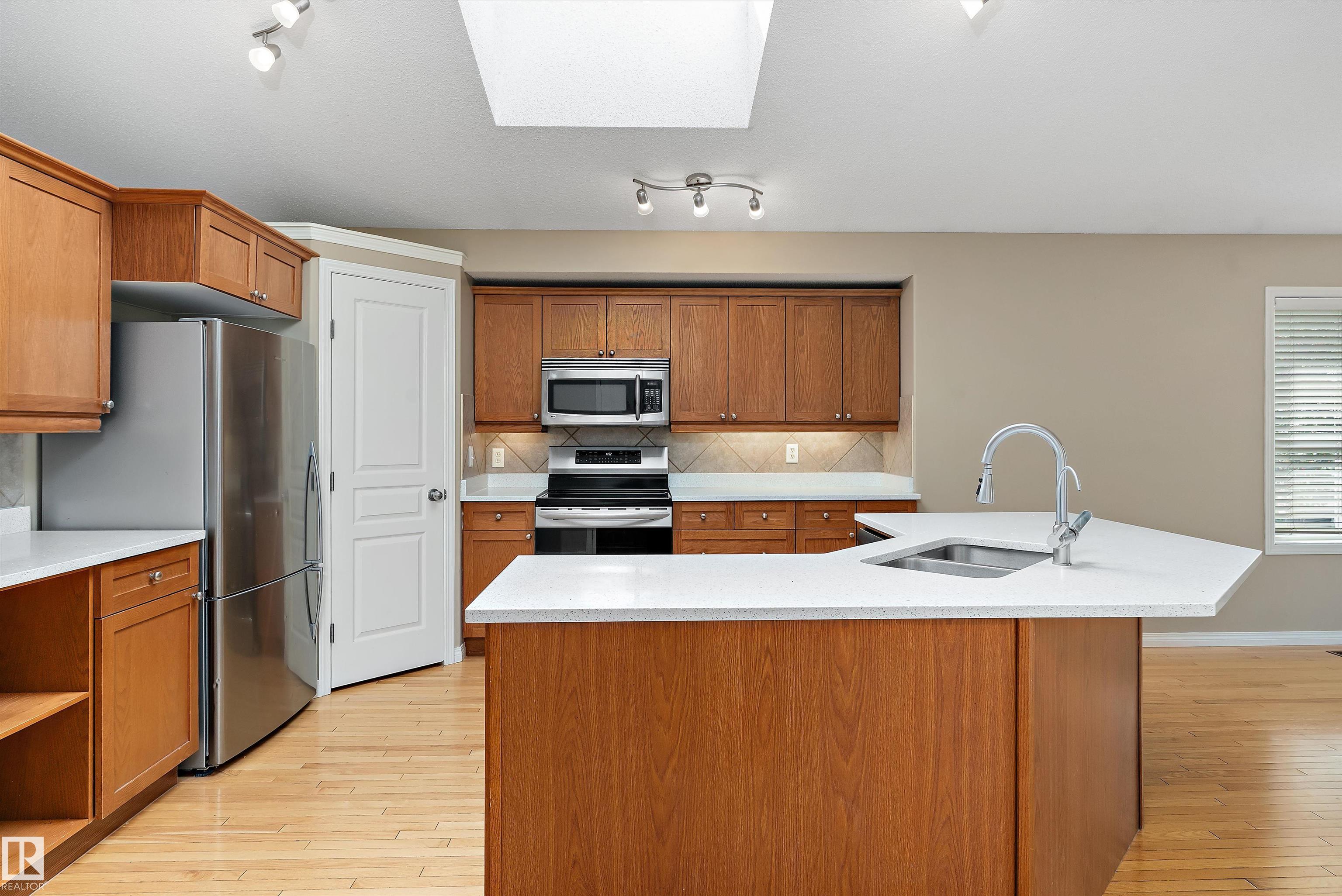 Photo 5 at 8218 Shaske Place NW, South Terwillegar, Edmonton