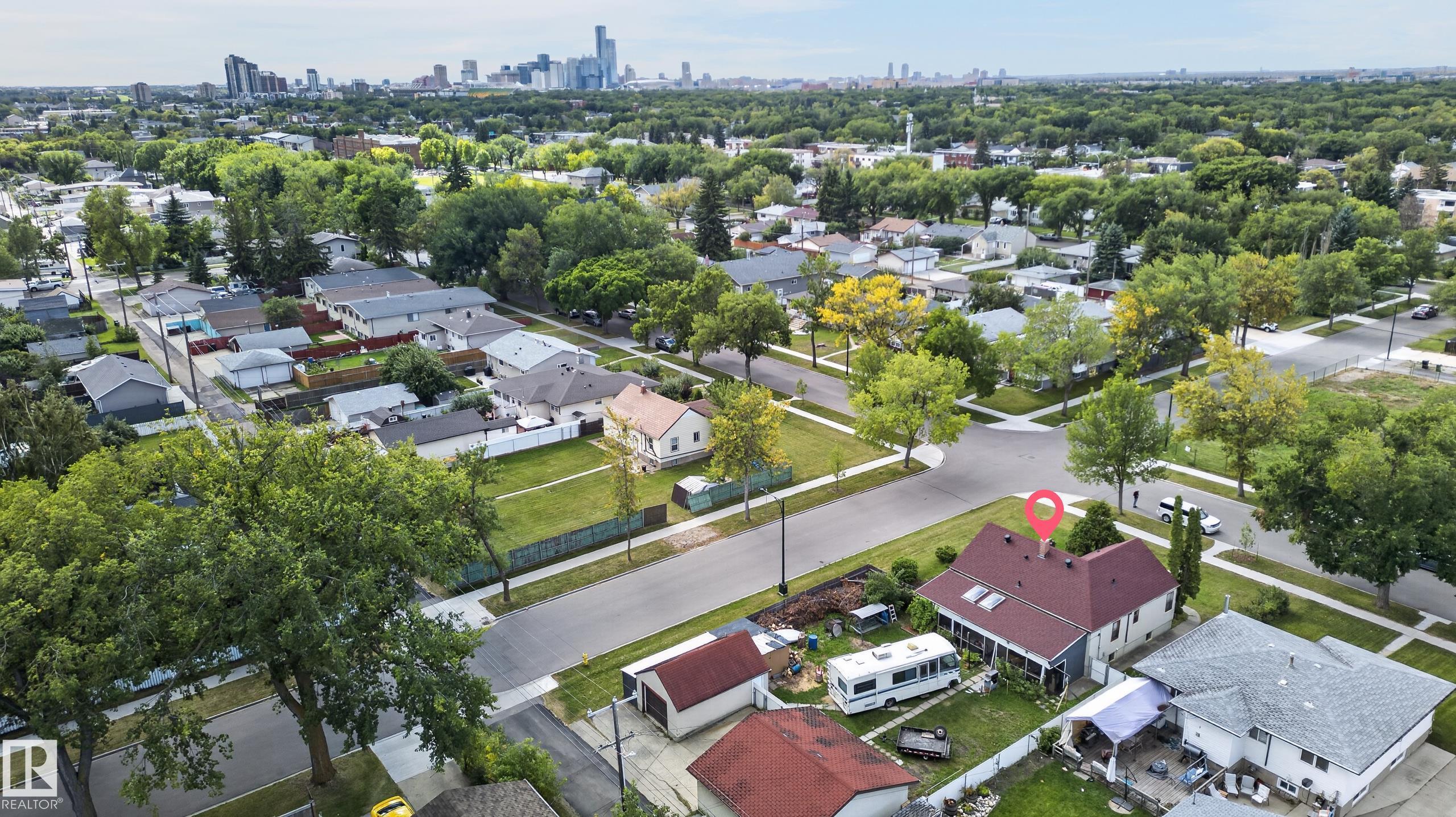 Photo 5 at 12309 80 Street NW, Elmwood Park, Edmonton