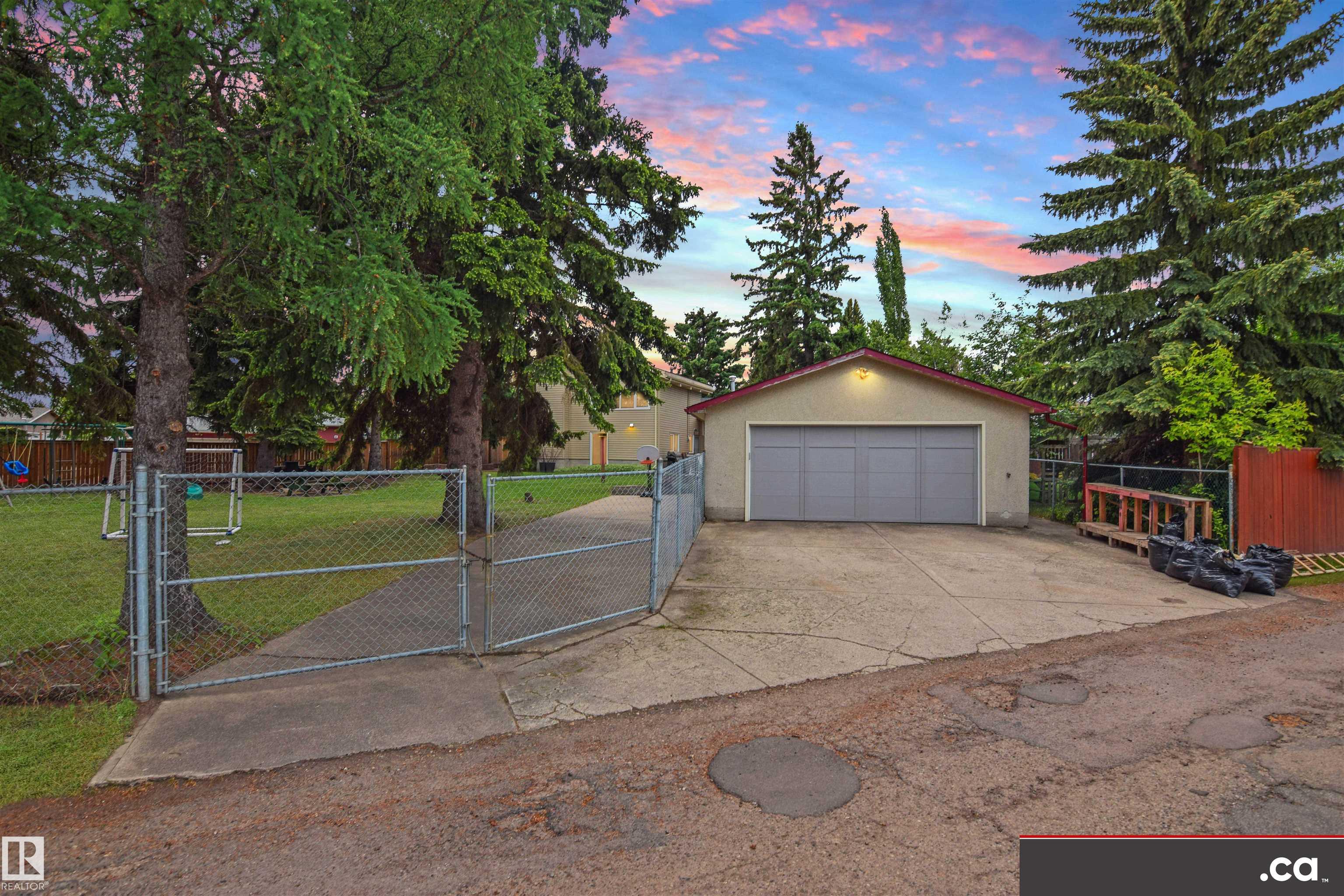 Photo 34 at 9657 68a Street NW, Ottewell, Edmonton