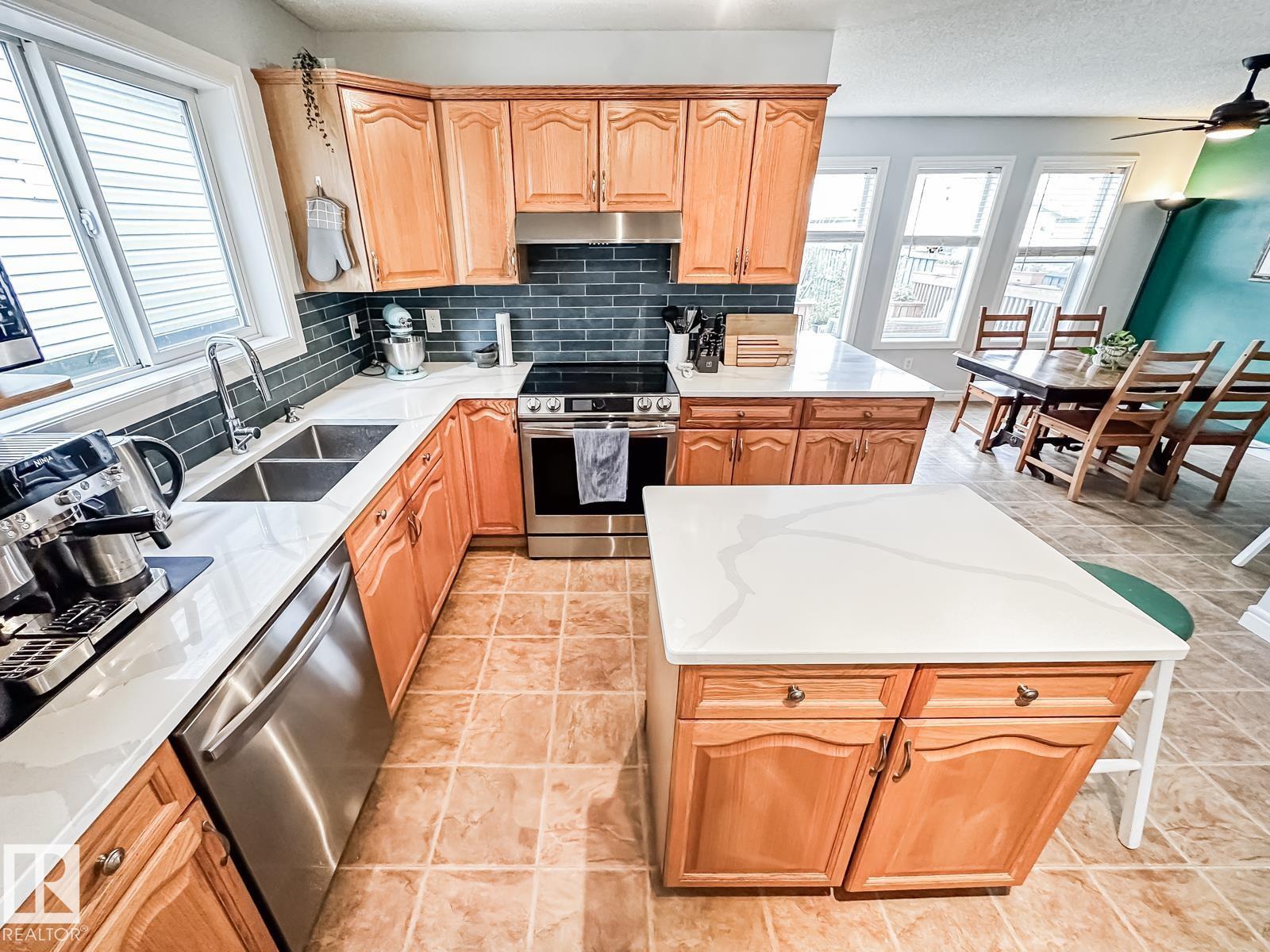 Photo 11 at 12060 19 Avenue SW, Rutherford, Edmonton