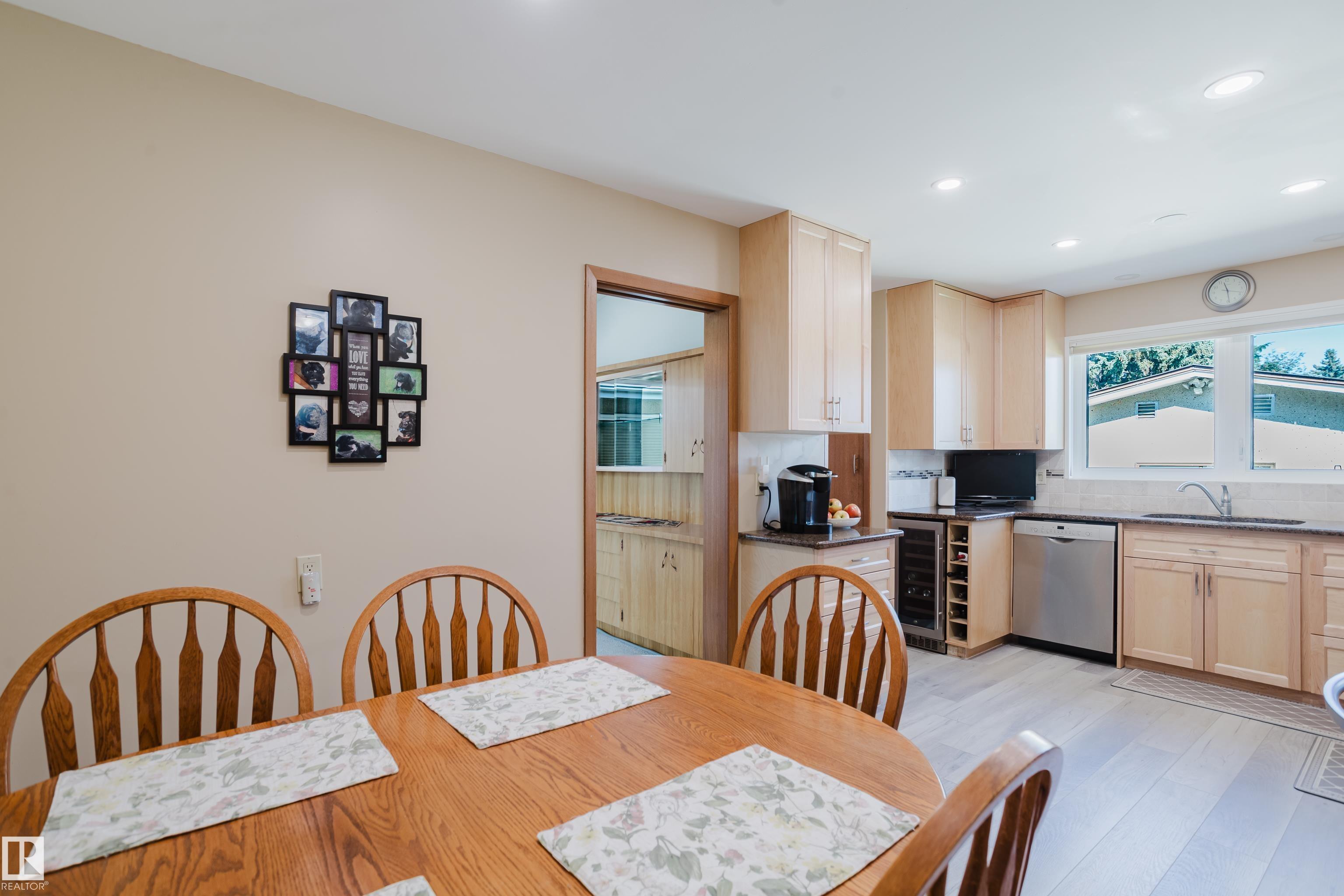 Photo 11 at 10924 35a Avenue NW, Duggan, Edmonton