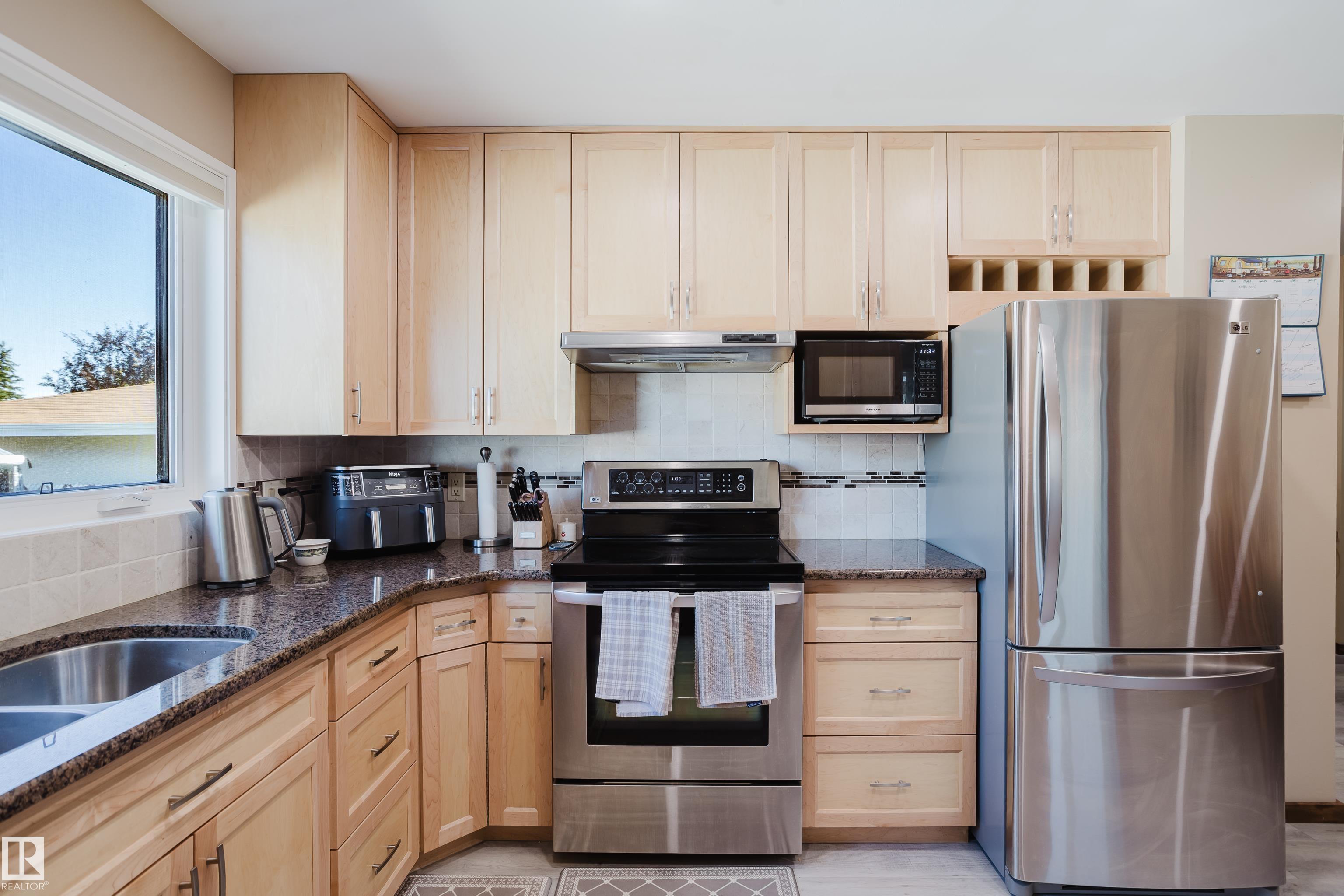 Photo 17 at 10924 35a Avenue NW, Duggan, Edmonton
