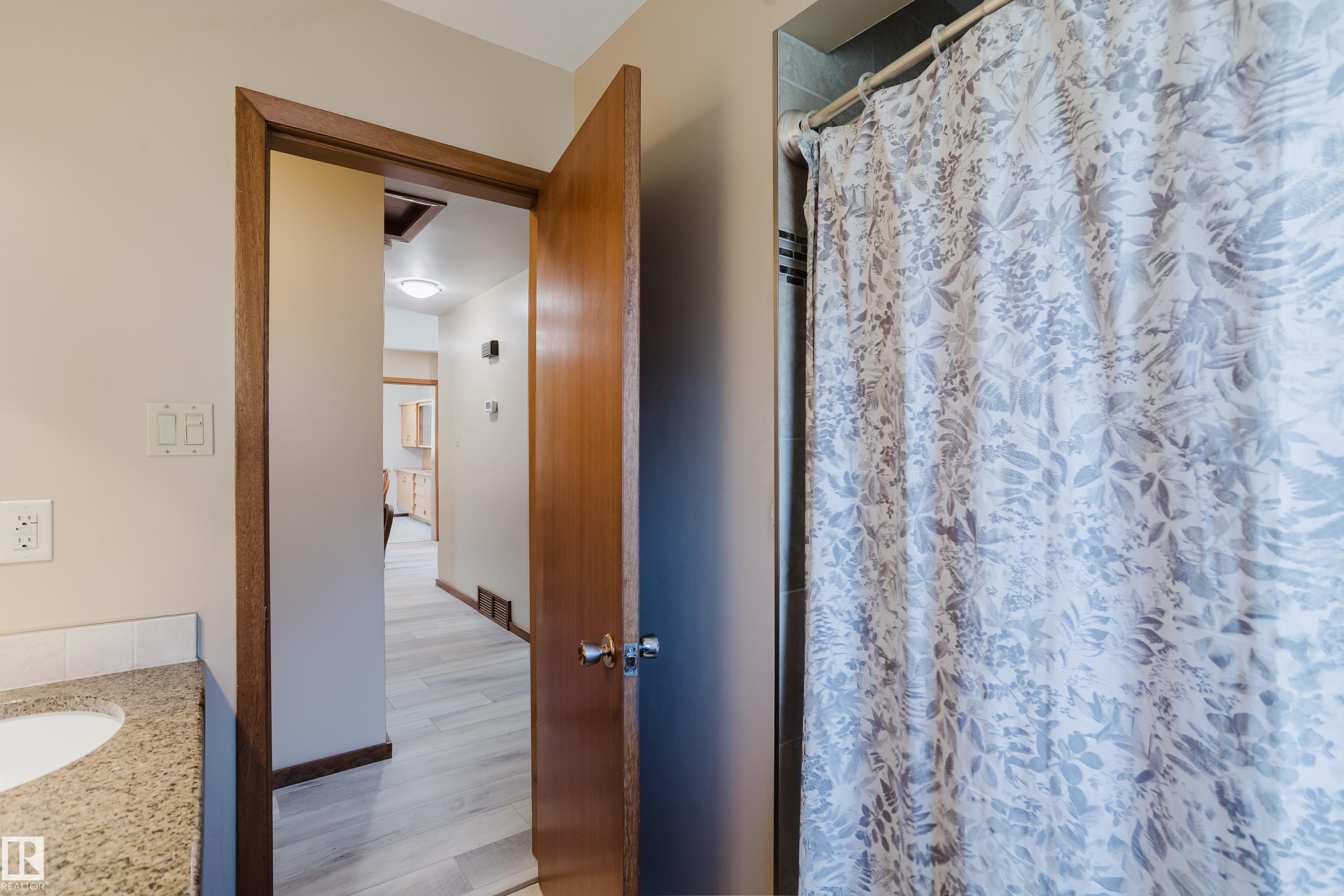 Photo 24 at 10924 35a Avenue NW, Duggan, Edmonton