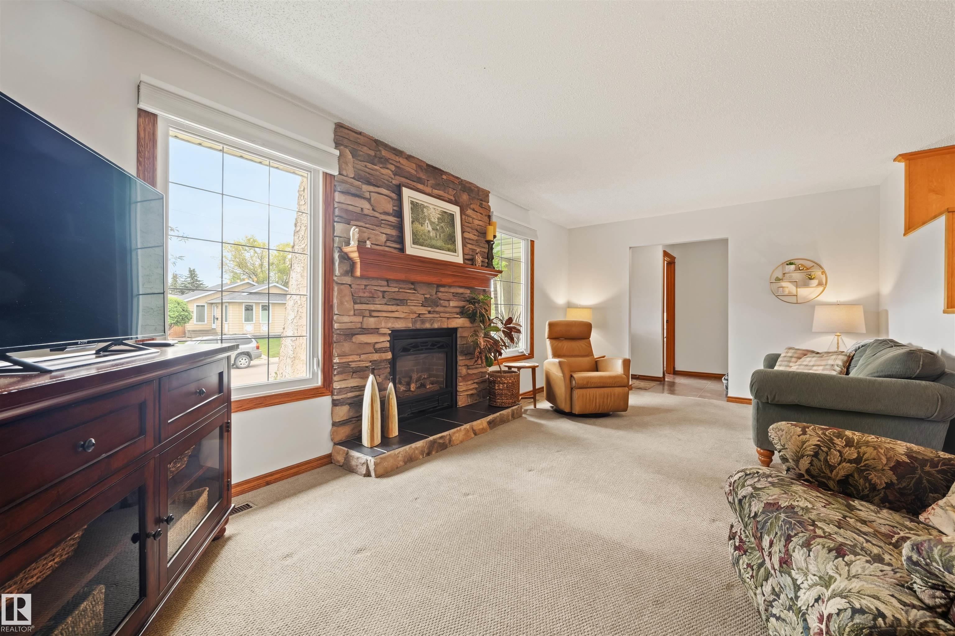 Photo 4 at 704 Warwick Road NW, Dunluce, Edmonton