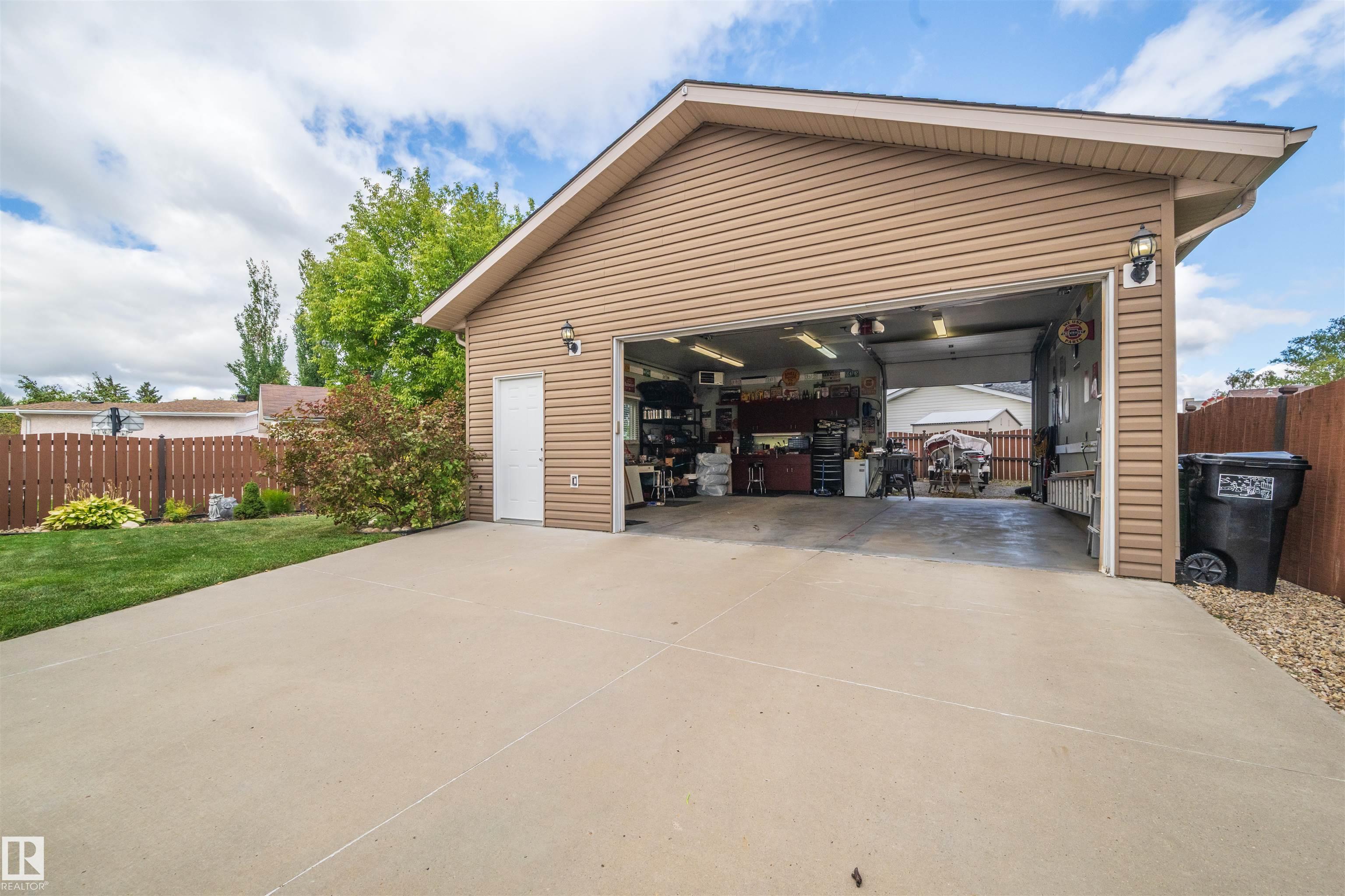 Photo 34 at 704 Warwick Road NW, Dunluce, Edmonton