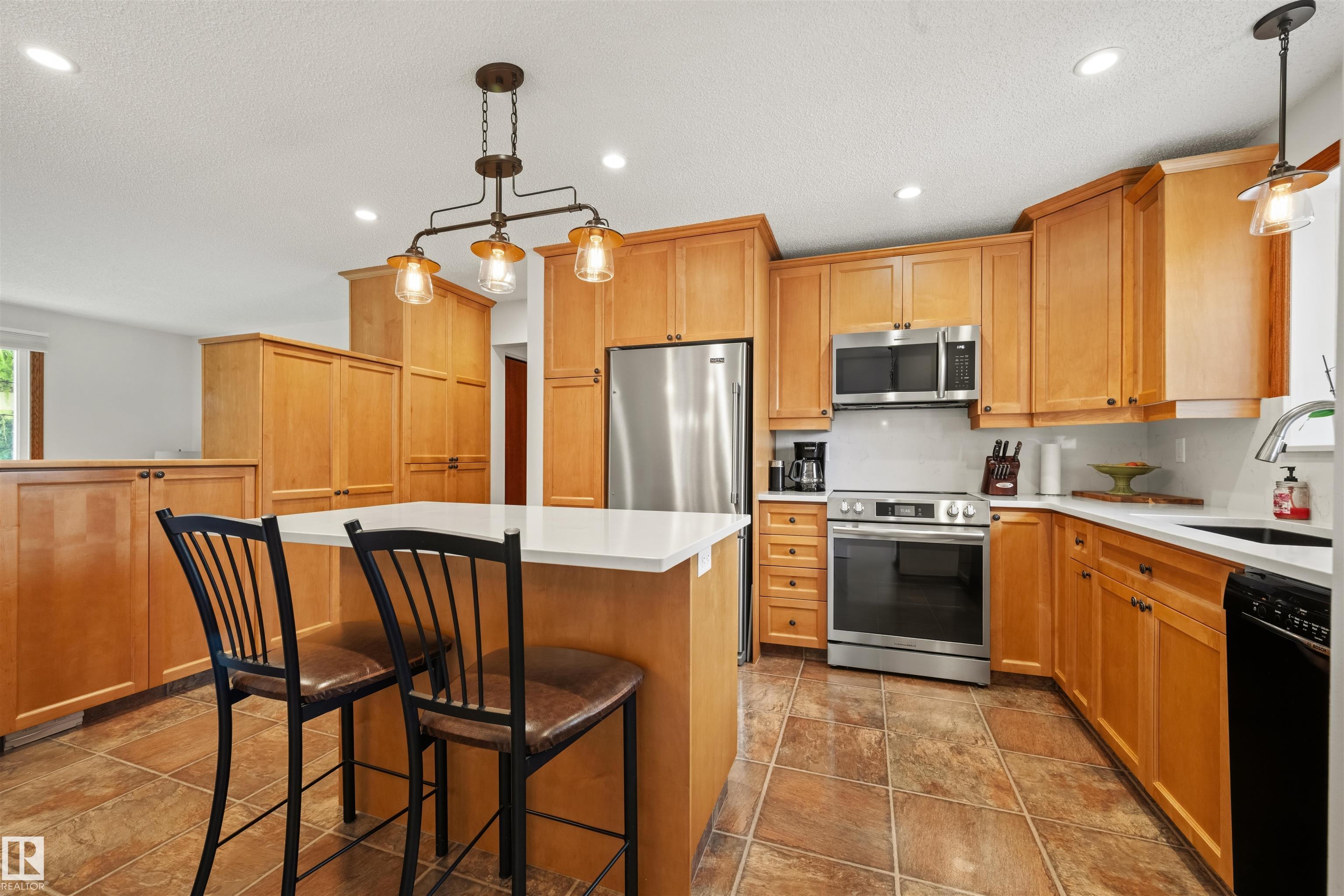 Photo 6 at 704 Warwick Road NW, Dunluce, Edmonton