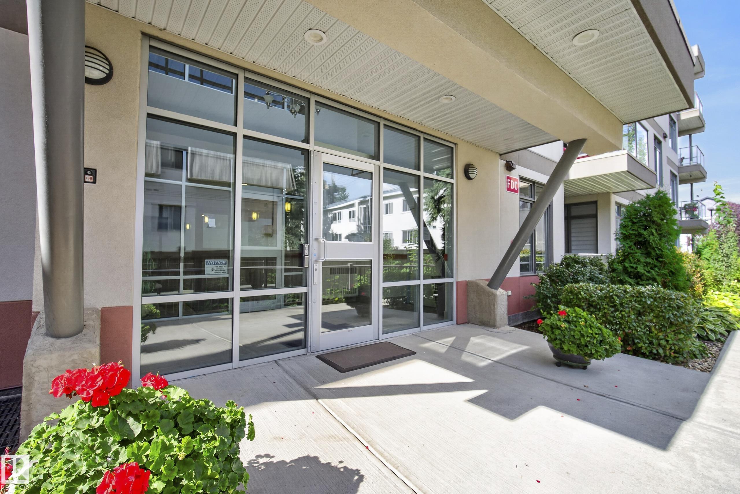 Photo 4 at 305 - 11140 68 Avenue NW, Parkallen, Edmonton