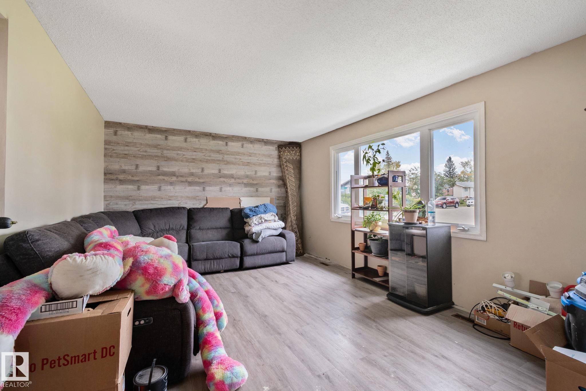 Photo 2 at 31 Linden Street, Broxton Park, Spruce Grove
