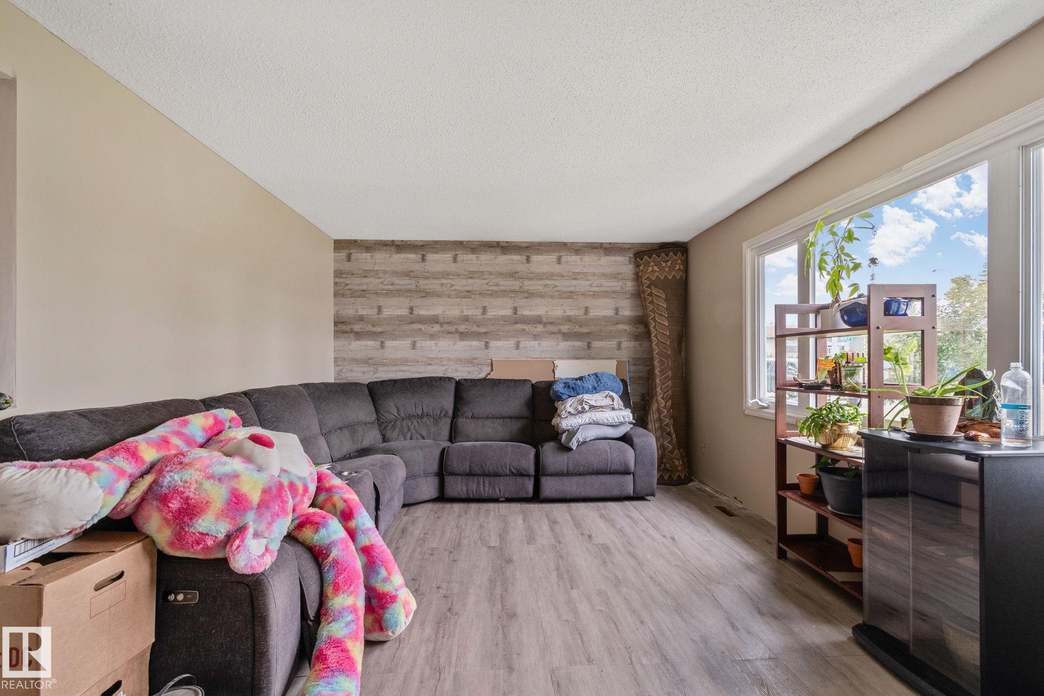 Photo 3 at 31 Linden Street, Broxton Park, Spruce Grove