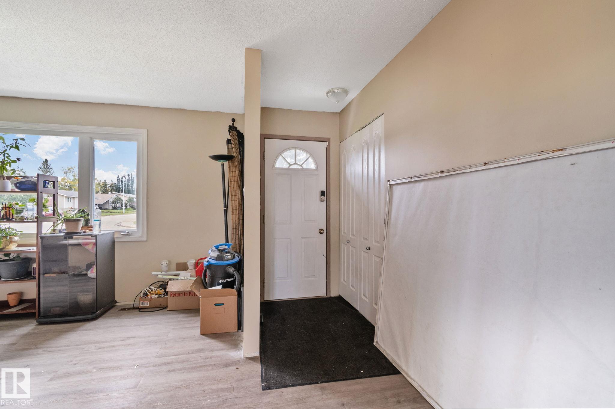 Photo 4 at 31 Linden Street, Broxton Park, Spruce Grove
