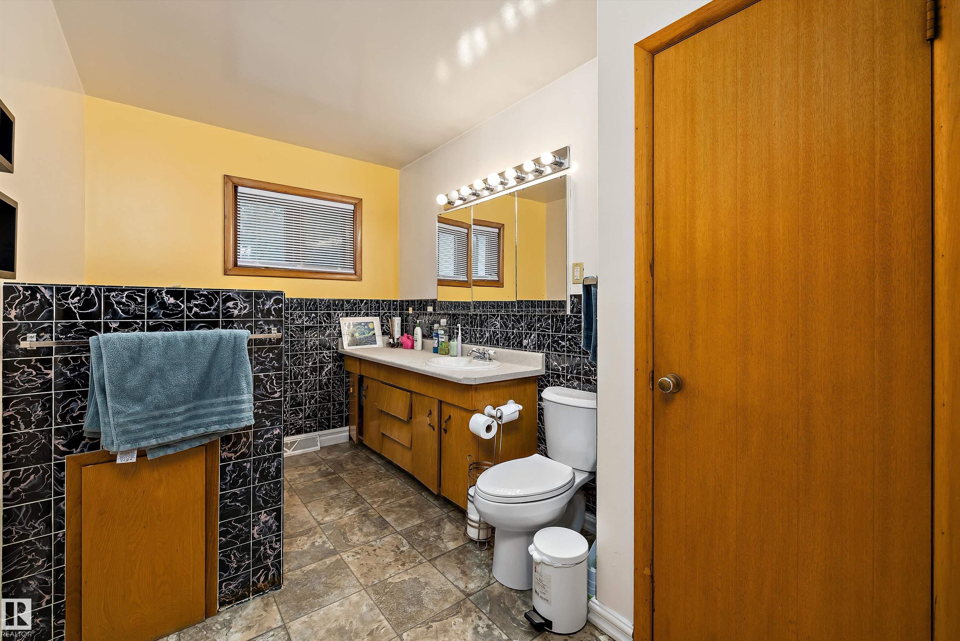 Photo 16 at 10621 60a Avenue NW, Pleasantview, Edmonton