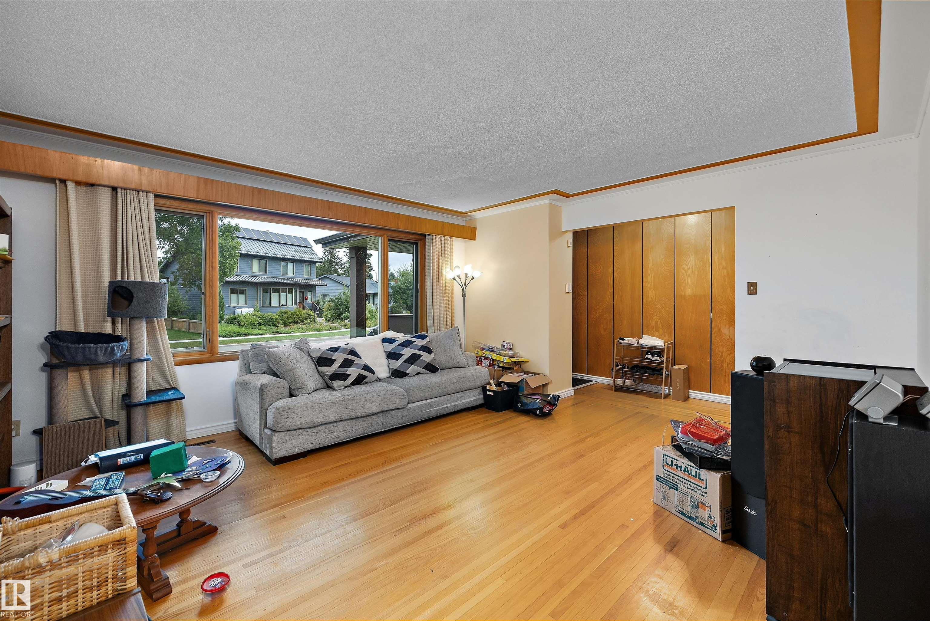 Photo 4 at 10621 60a Avenue NW, Pleasantview, Edmonton