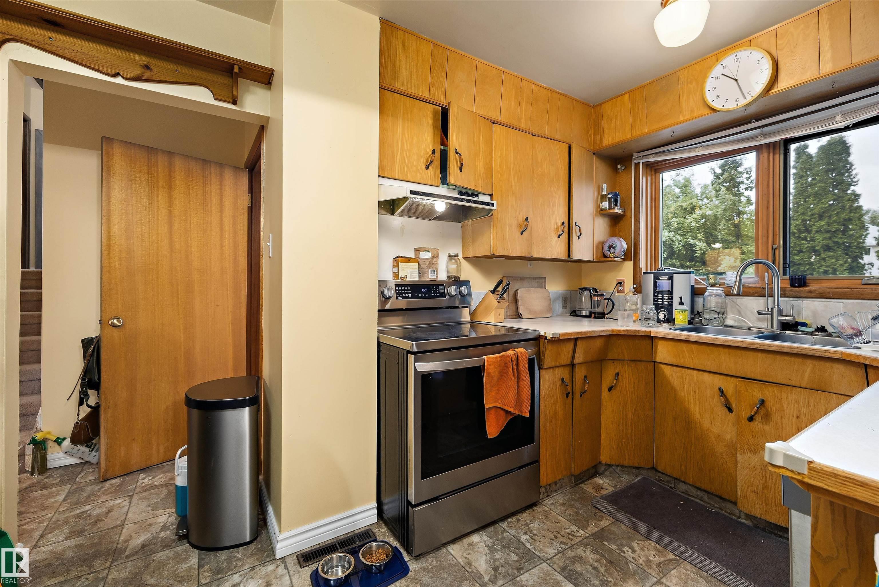 Photo 7 at 10621 60a Avenue NW, Pleasantview, Edmonton