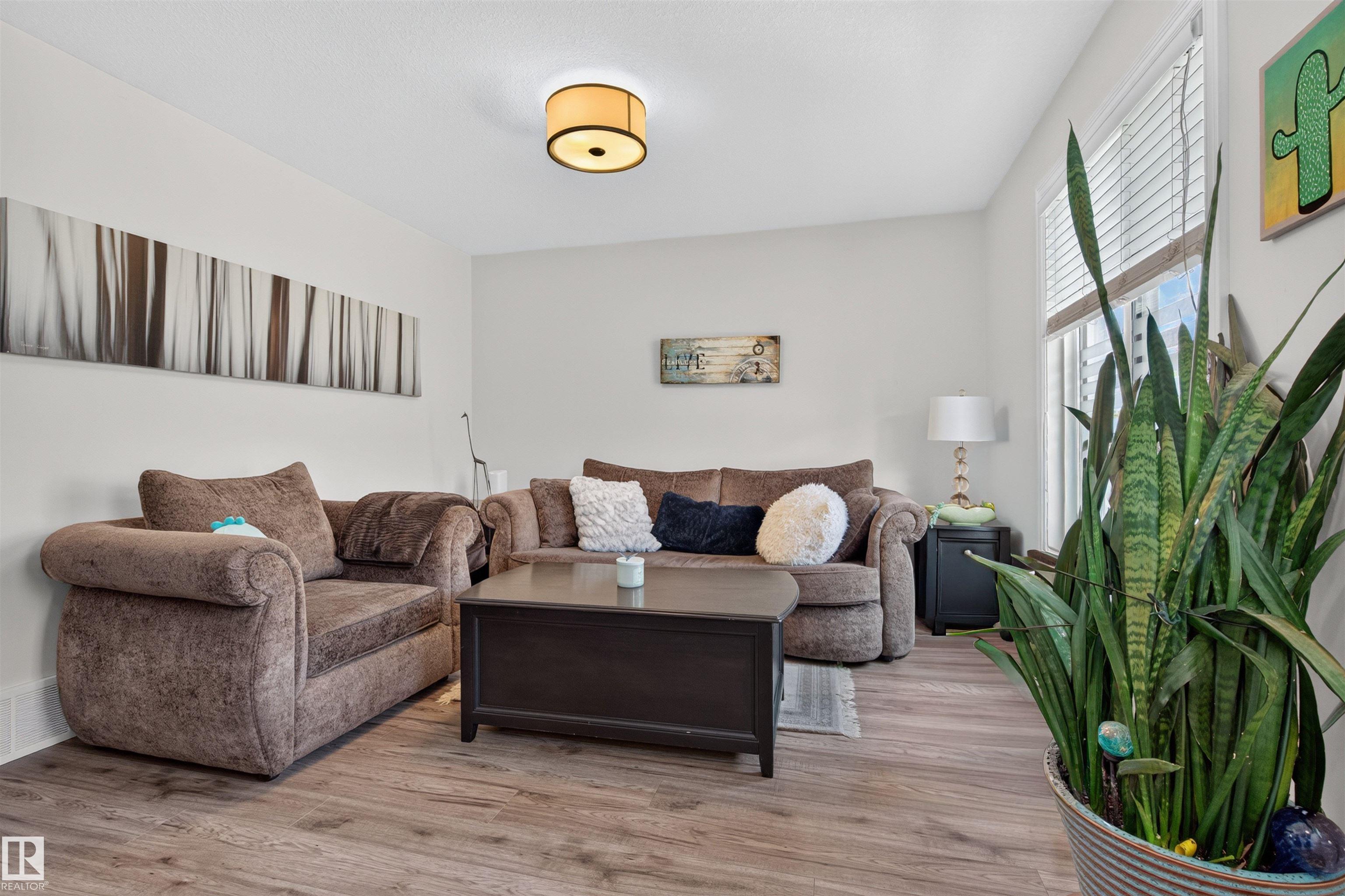 Photo 3 at 35 - 1508 105 Street NW, Bearspaw, Edmonton