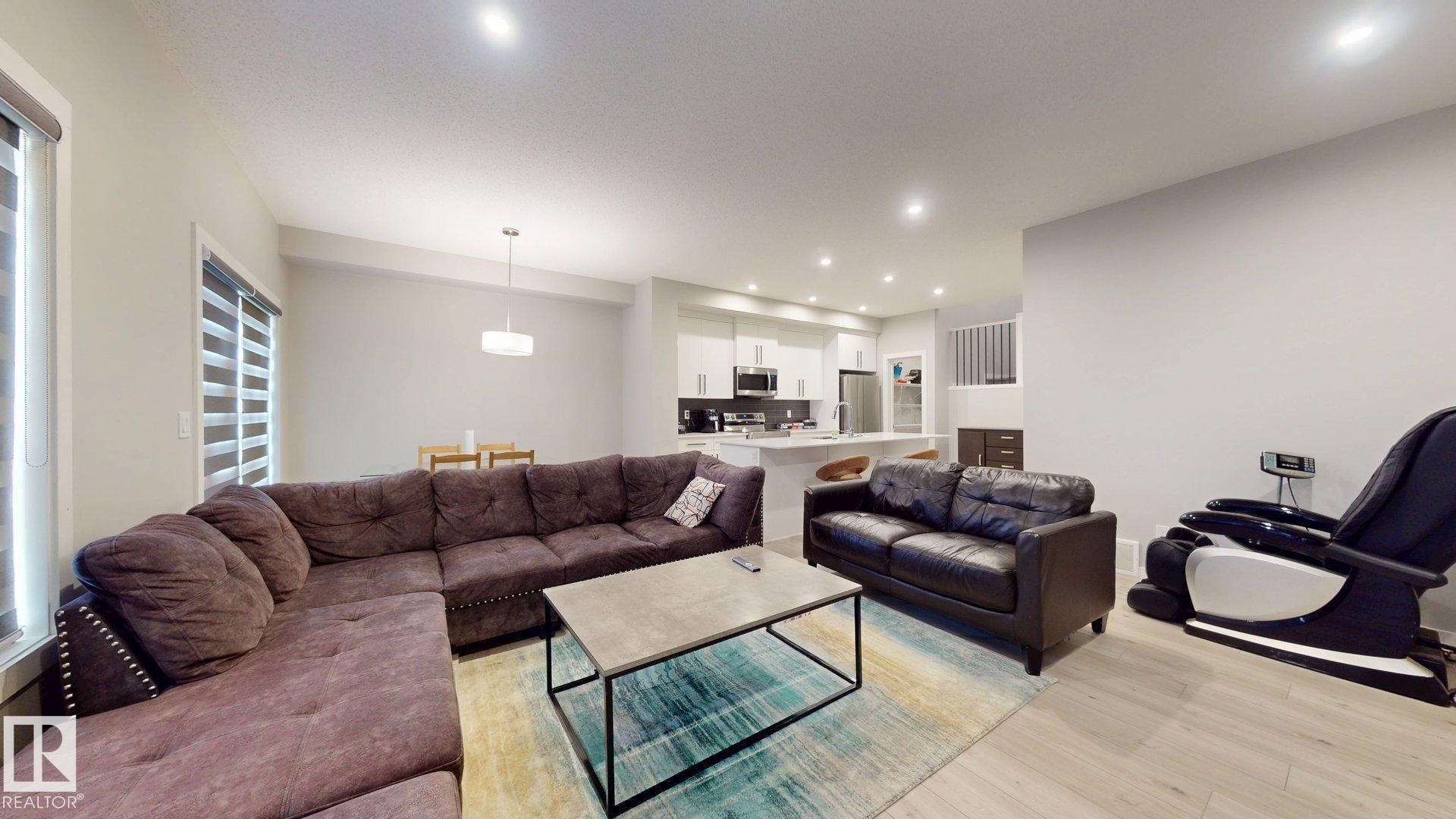 Photo 11 at 607 31 Avenue NW, Maple Crest, Edmonton