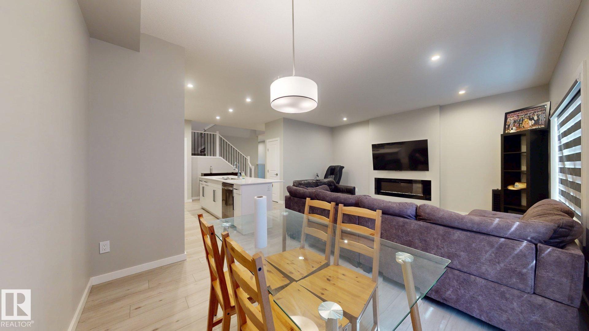 Photo 15 at 607 31 Avenue NW, Maple Crest, Edmonton