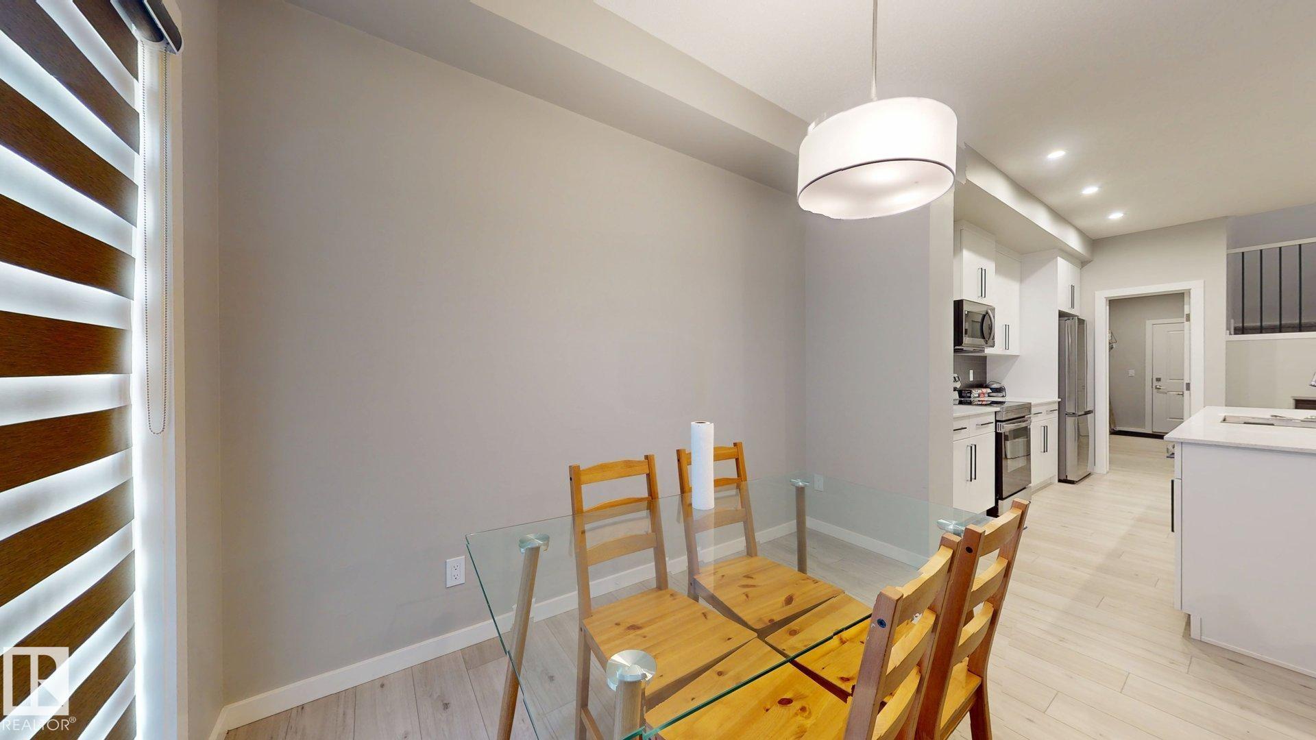 Photo 16 at 607 31 Avenue NW, Maple Crest, Edmonton