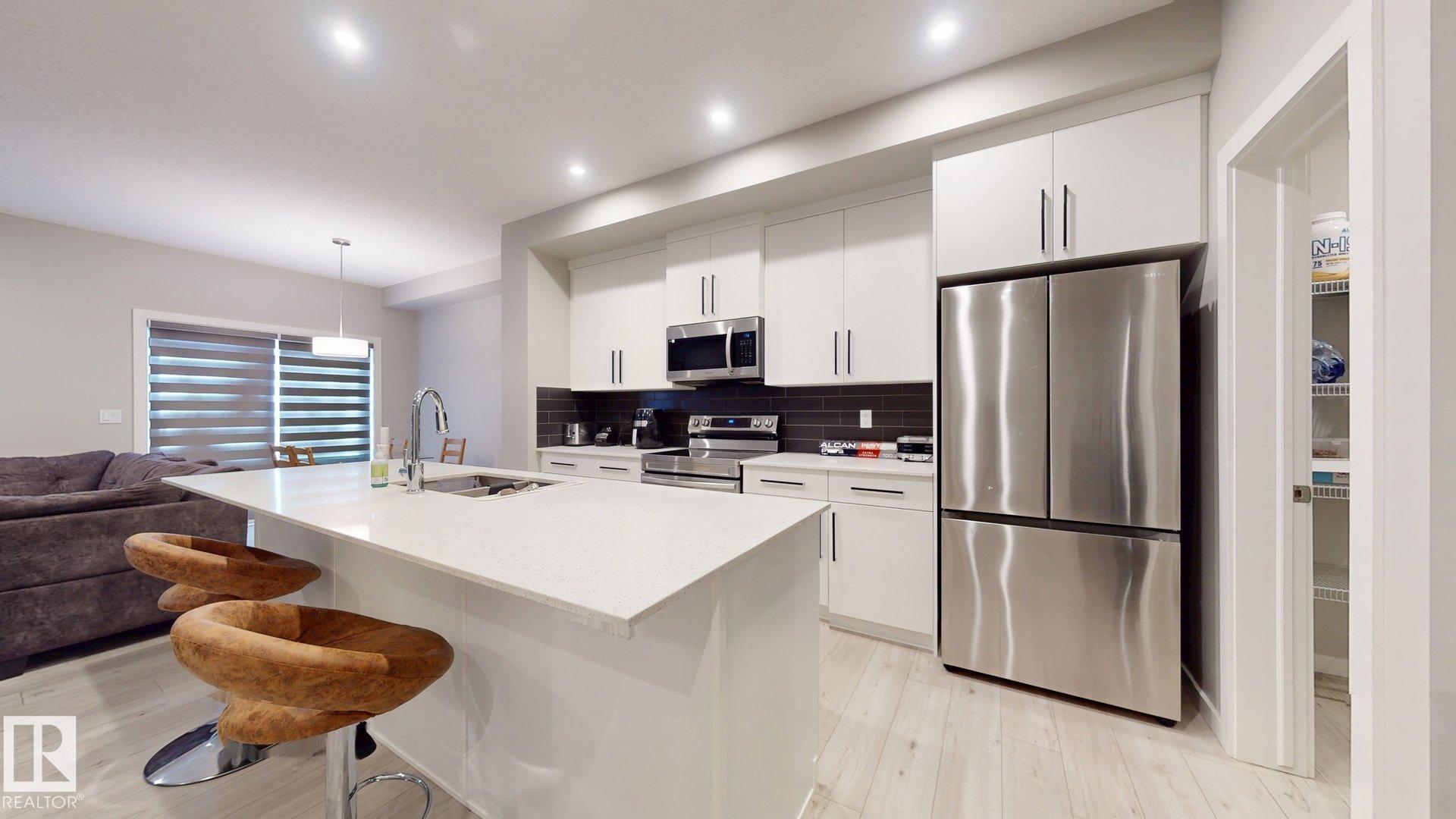 Photo 4 at 607 31 Avenue NW, Maple Crest, Edmonton