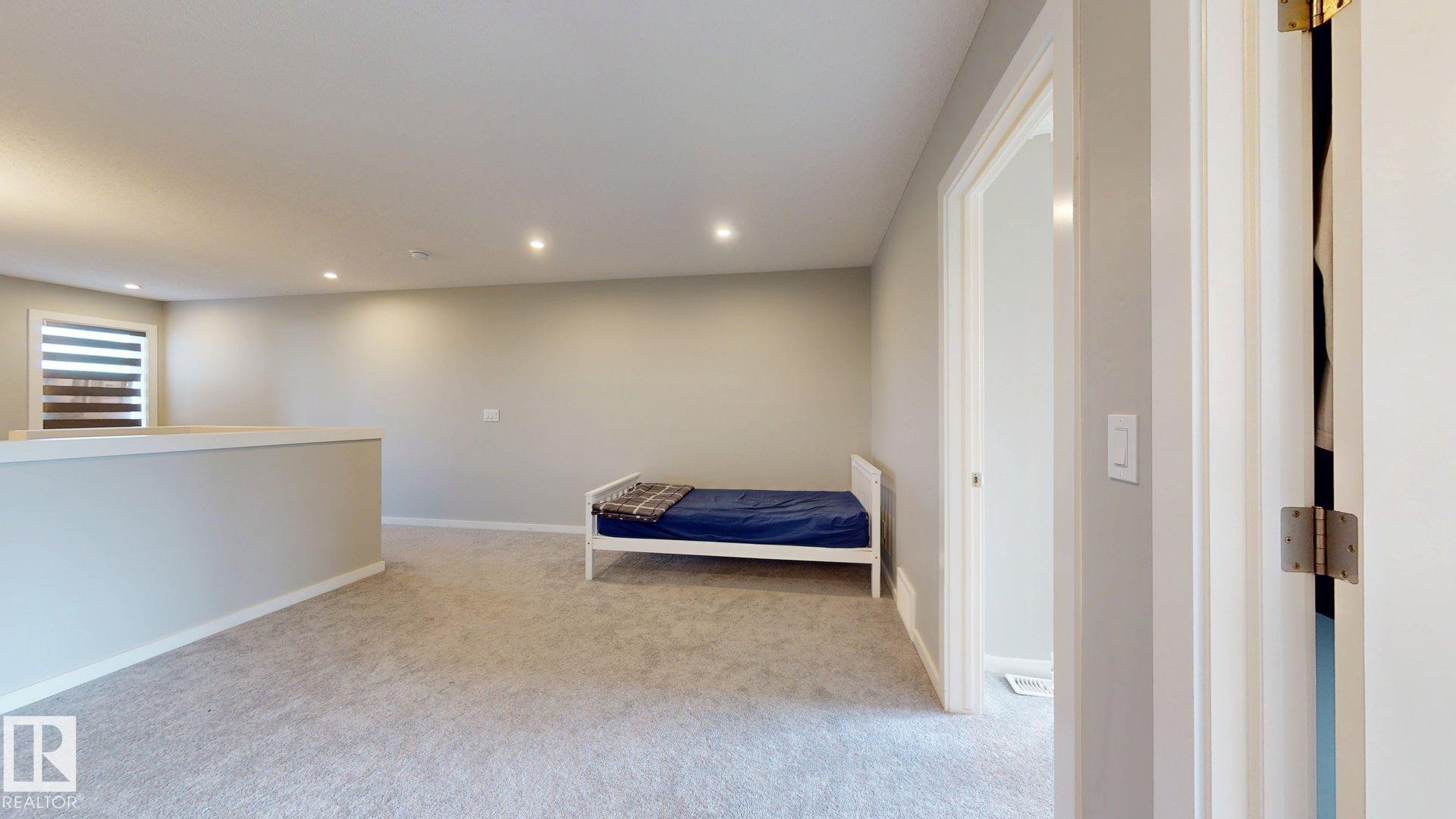 Photo 34 at 607 31 Avenue NW, Maple Crest, Edmonton