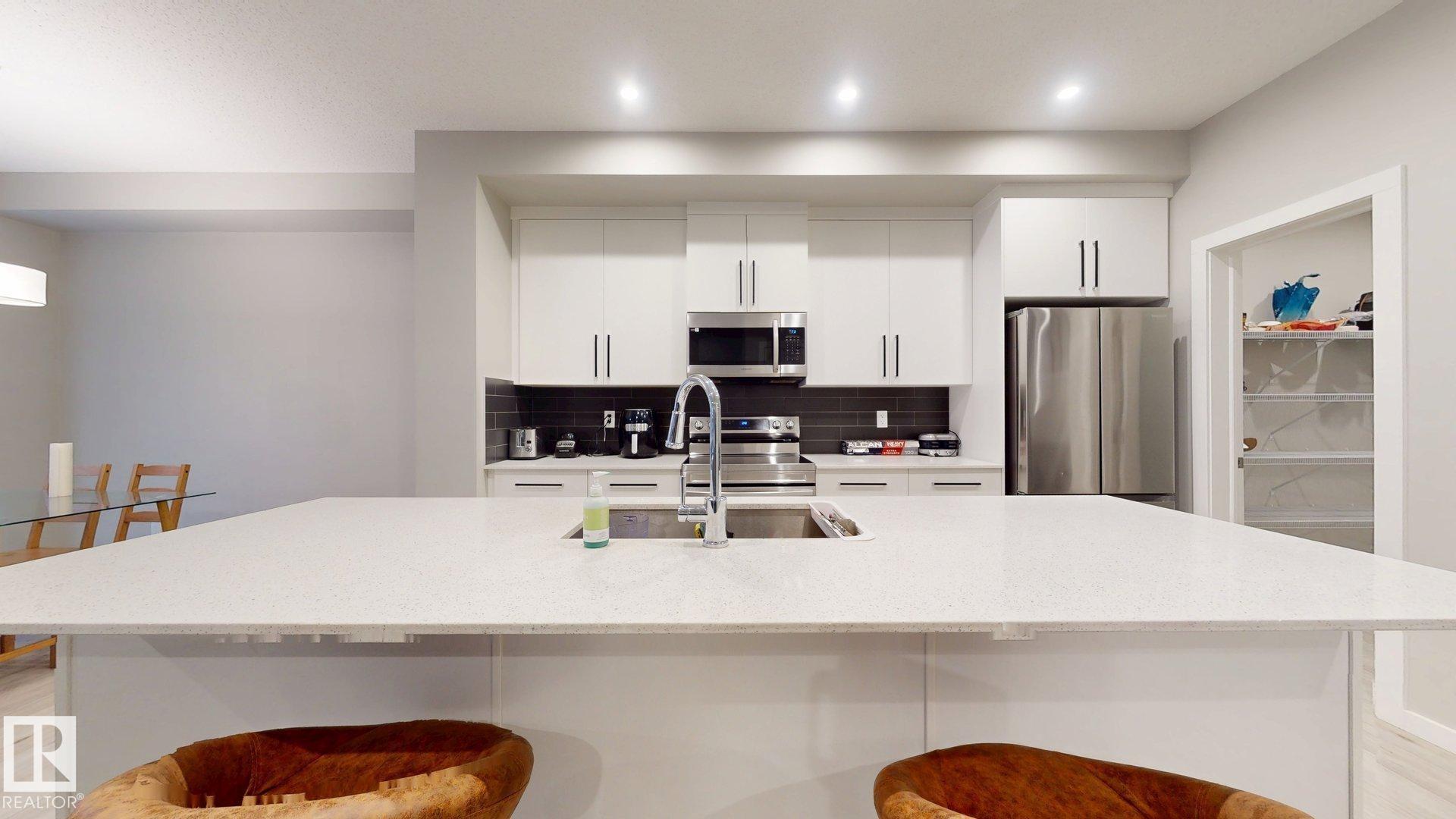 Photo 9 at 607 31 Avenue NW, Maple Crest, Edmonton