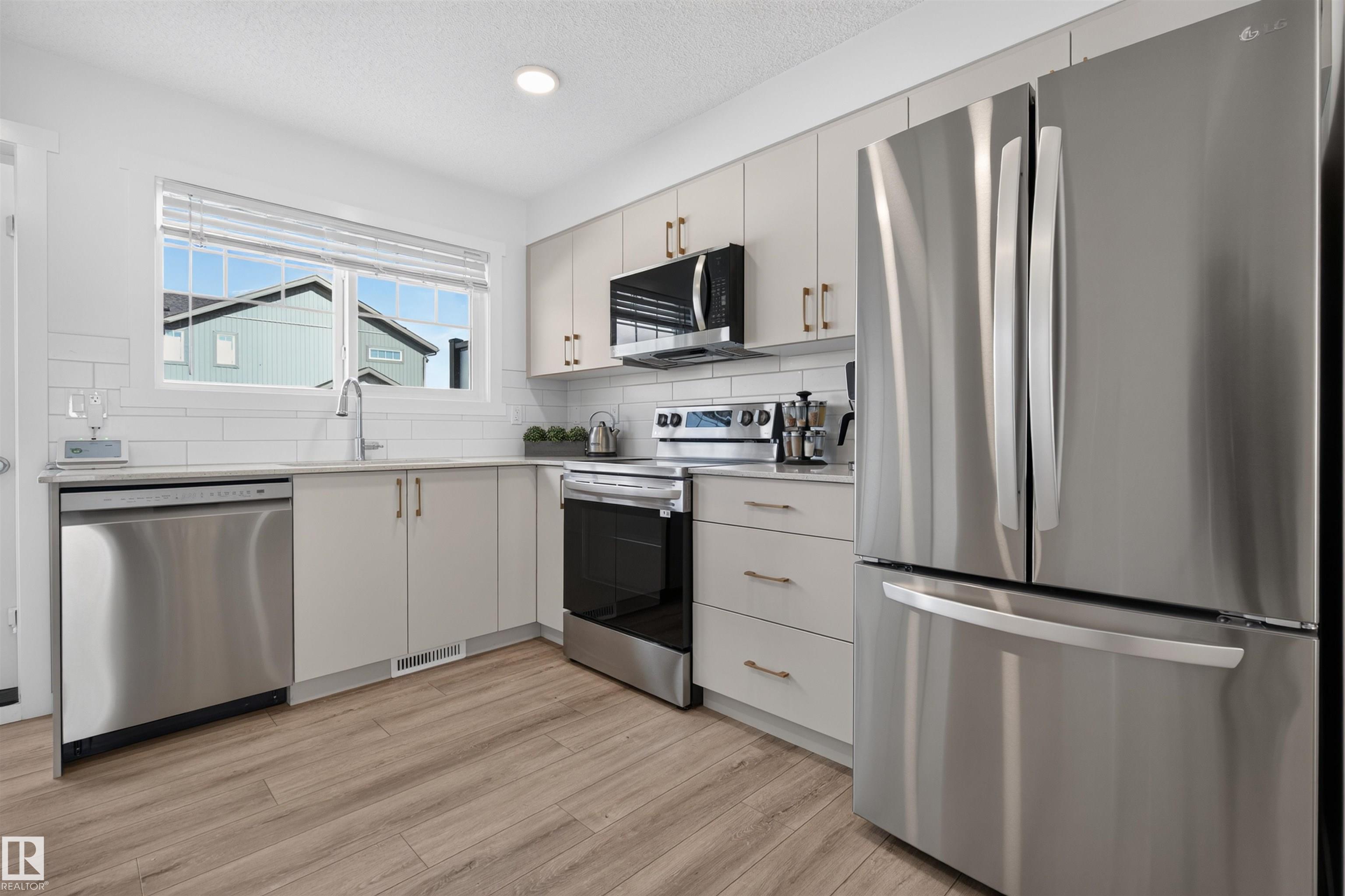 Photo 11 at 22709 84 Avenue NW, Rosenthal, Edmonton