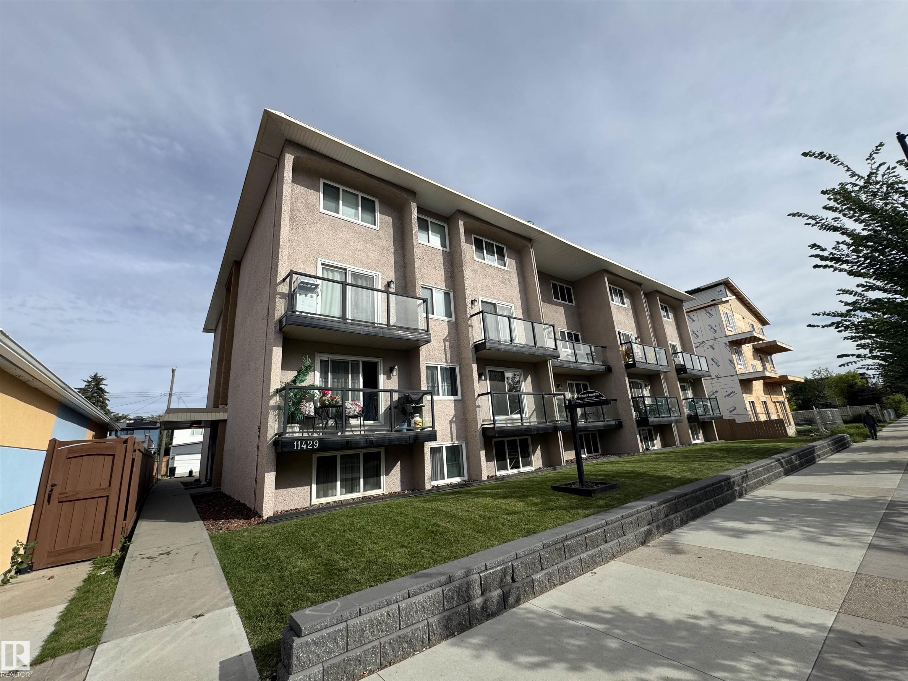 Photo 3 at 209 - 11429 124 Street NW, Inglewood, Edmonton