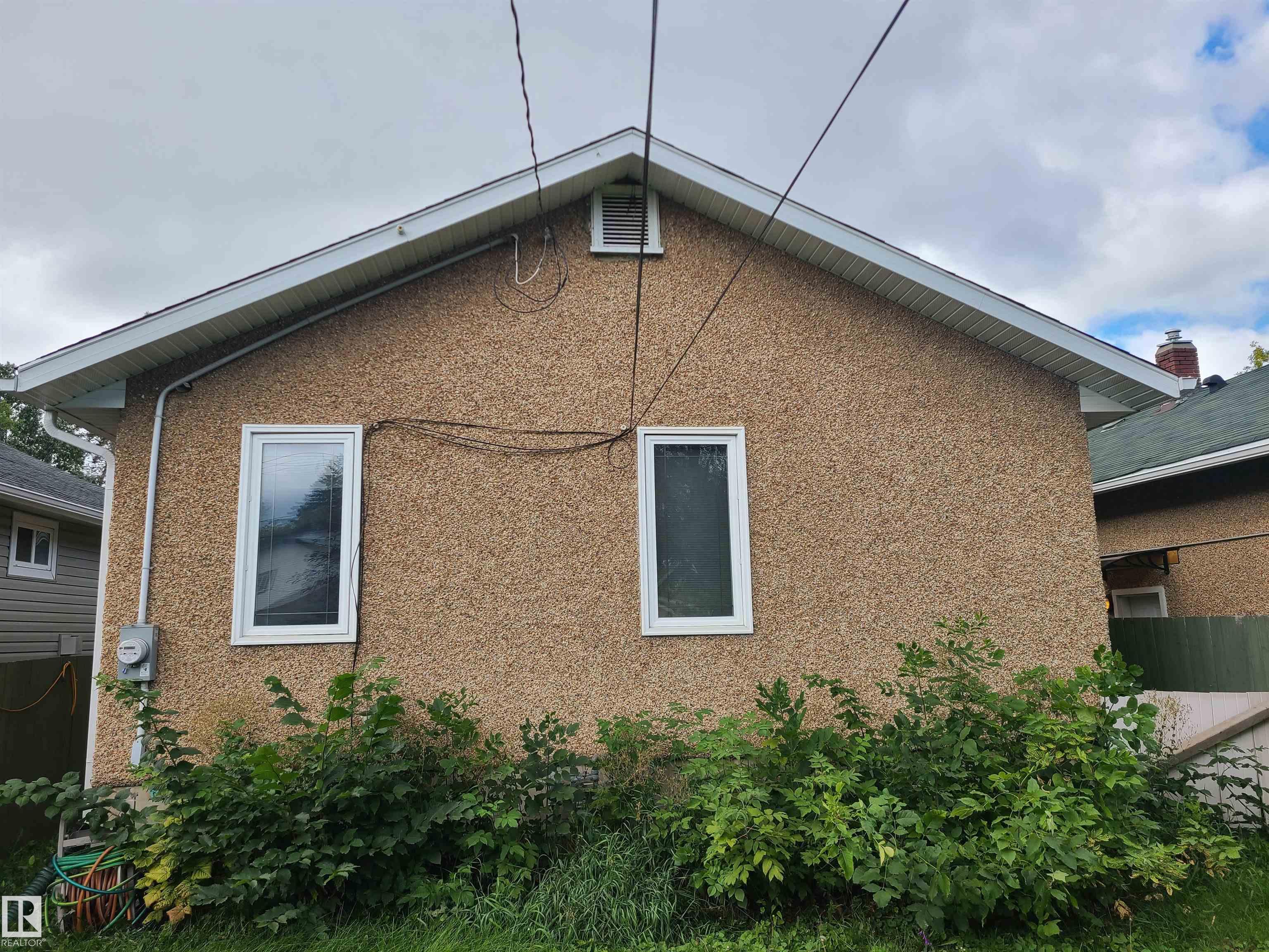 Listing photo thumbnail