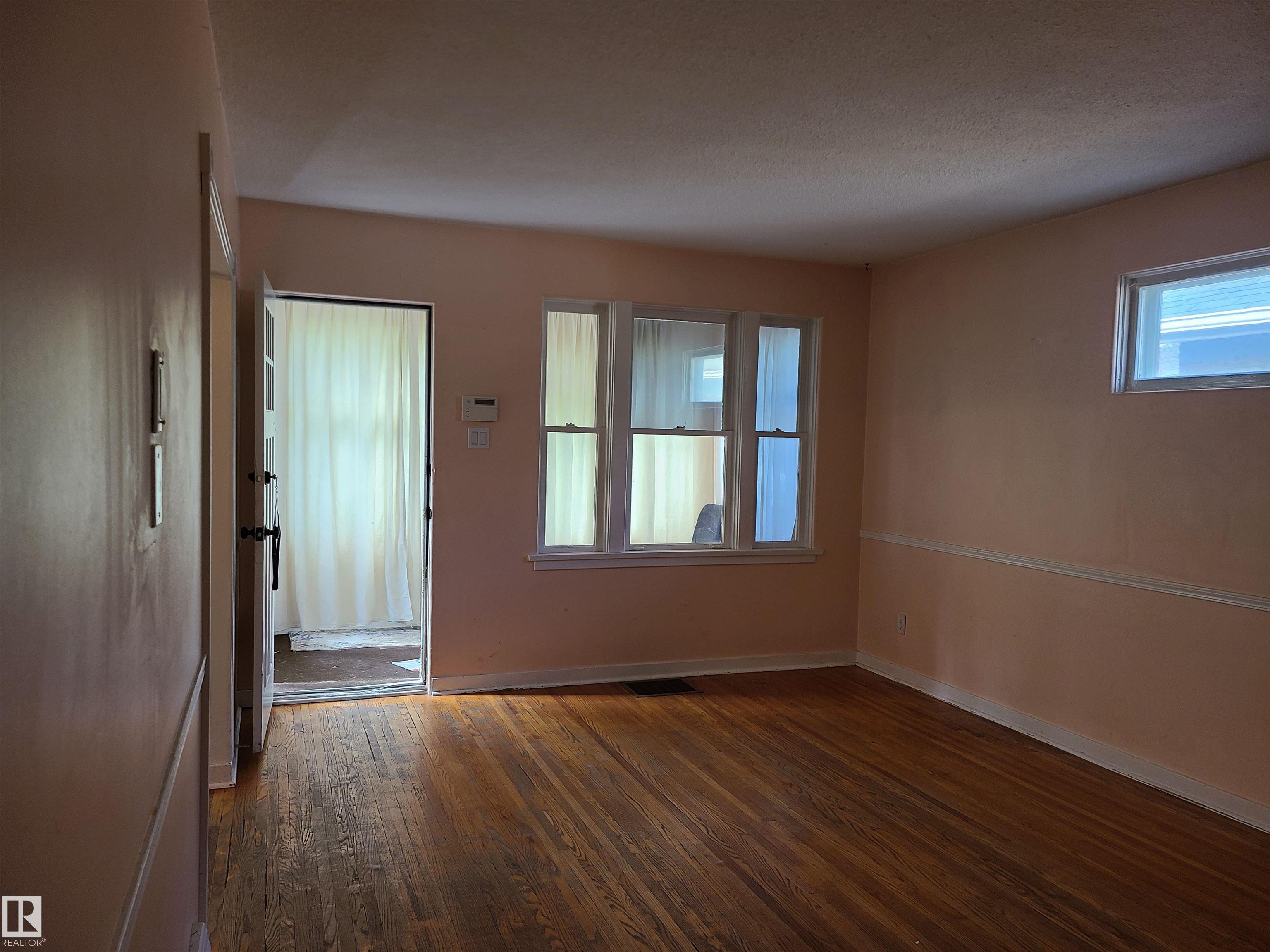 Listing photo thumbnail