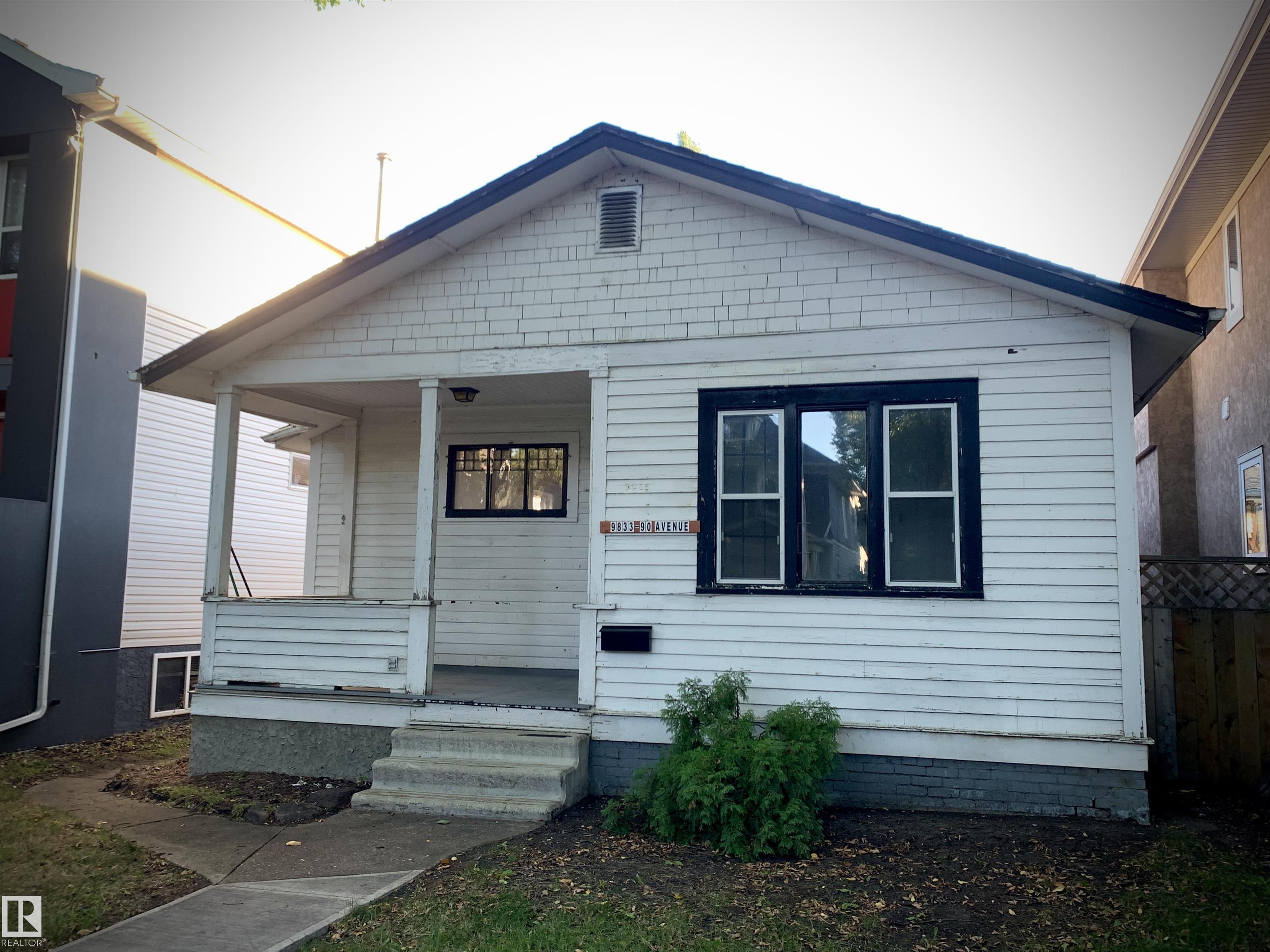 9833 90 Avenue NW, Strathcona, Edmonton 2