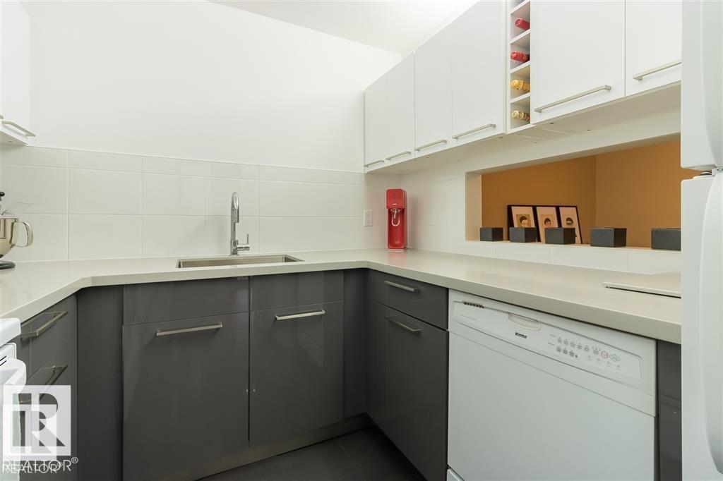 Photo 4 at 207 - 10171 119 Street NW, Wîhkwêntôwin, Edmonton