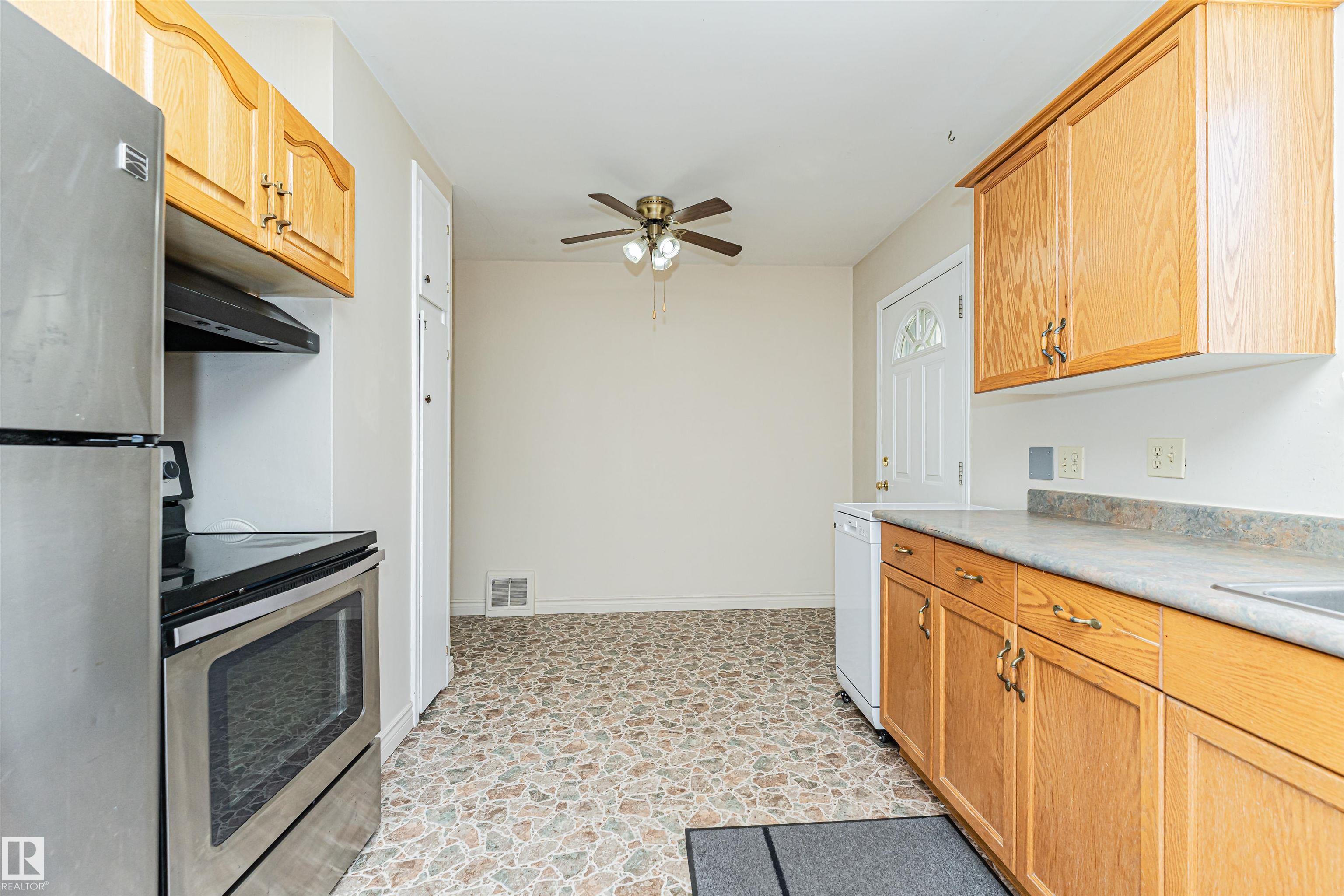 Photo 14 at 8743 Strathearn Drive NW, Strathearn, Edmonton