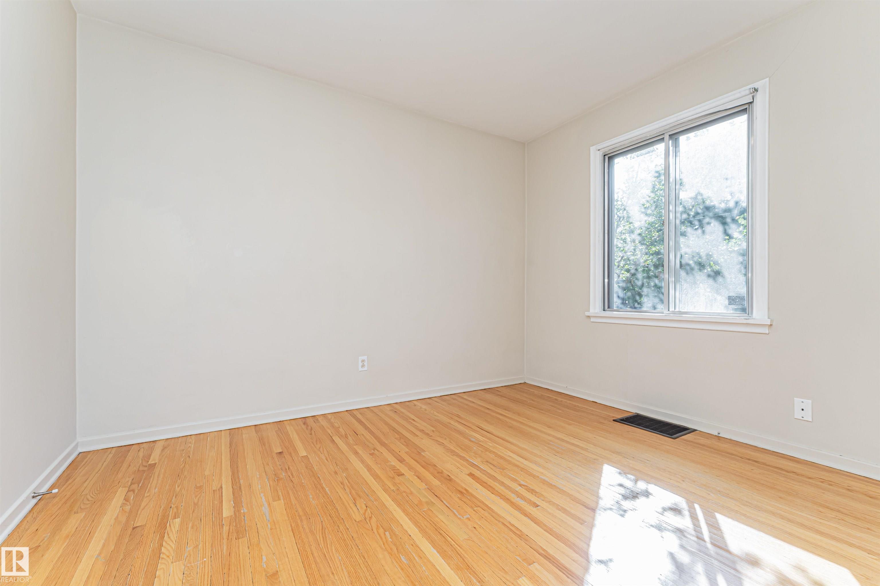 Photo 15 at 8743 Strathearn Drive NW, Strathearn, Edmonton