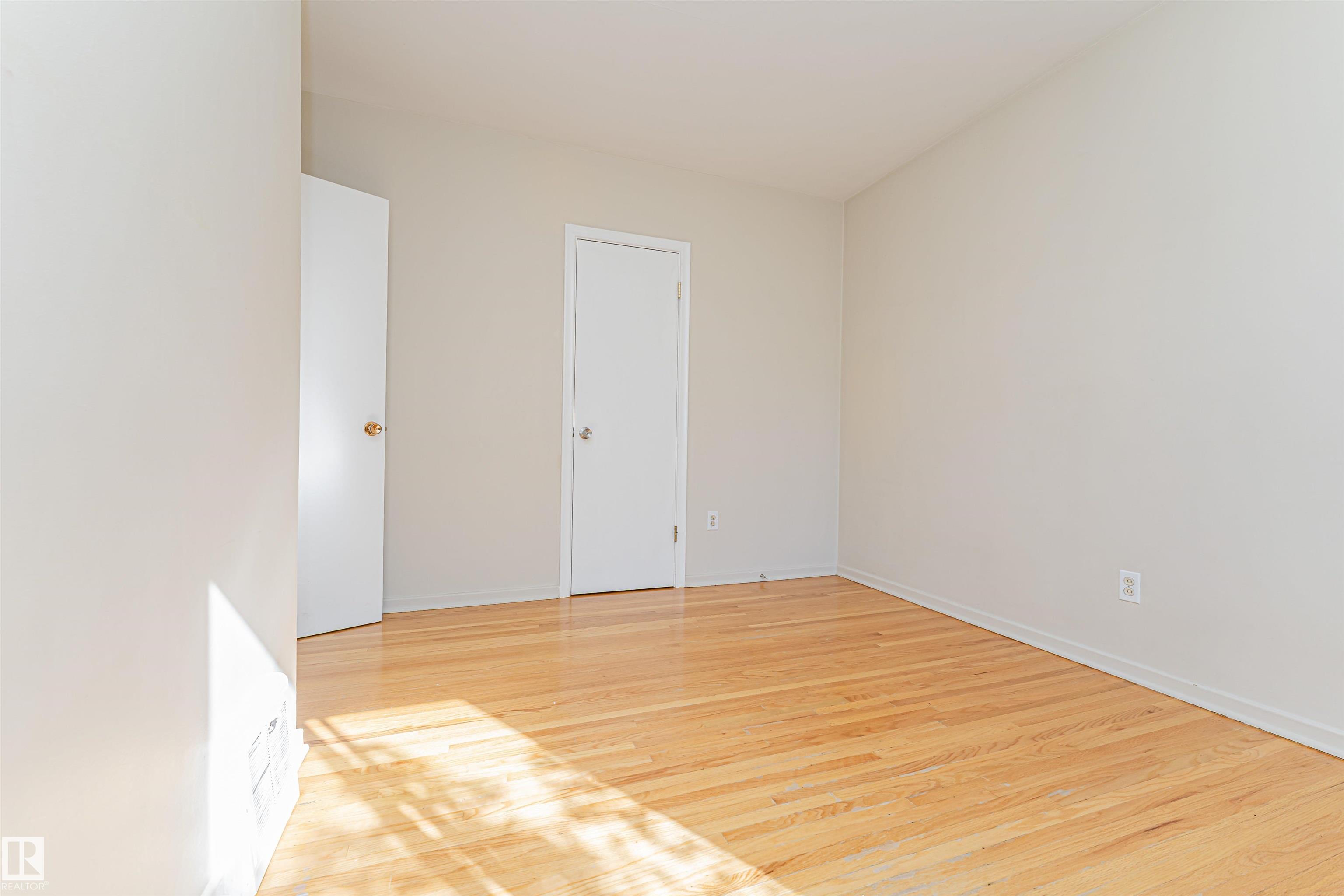 Photo 16 at 8743 Strathearn Drive NW, Strathearn, Edmonton