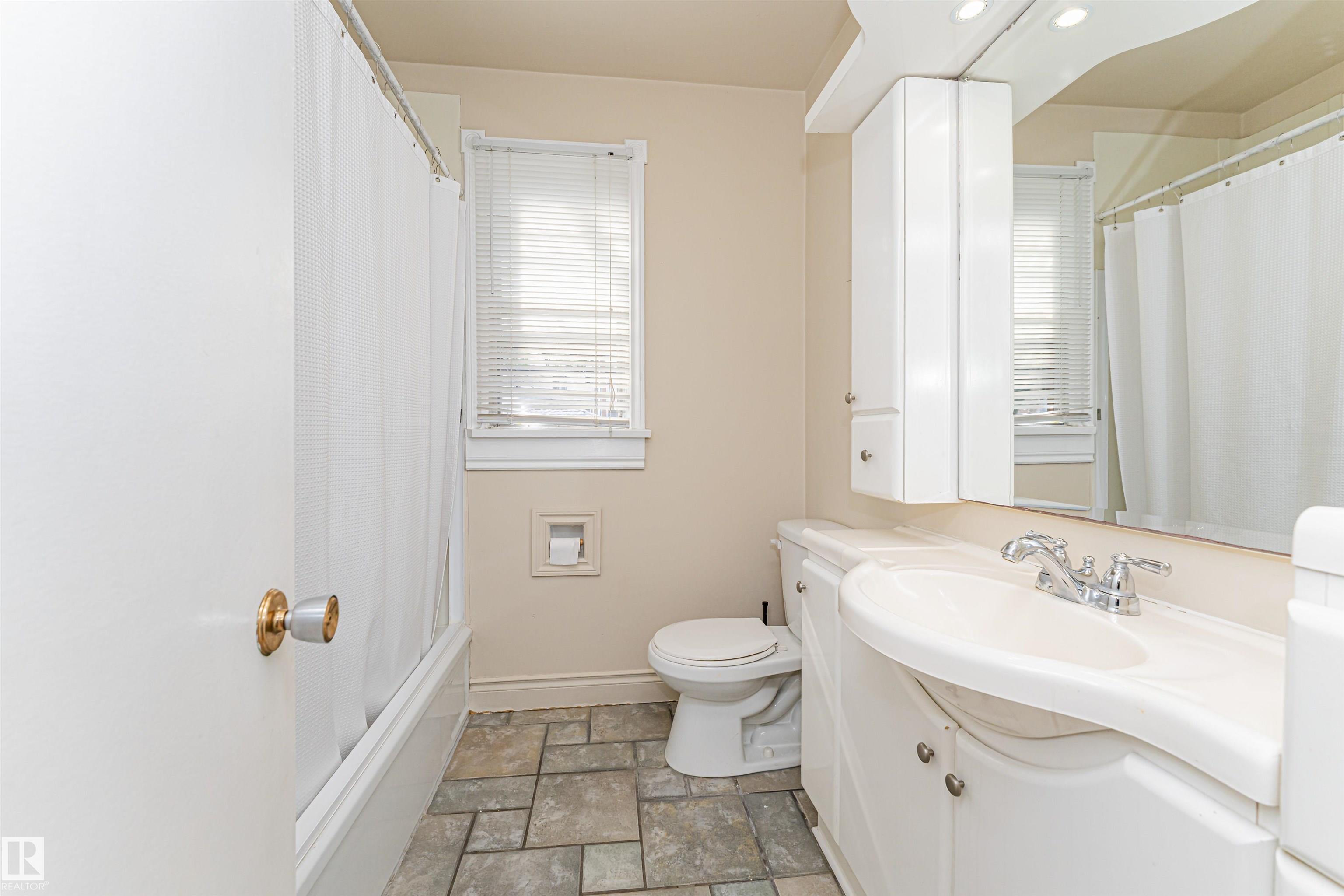 Photo 19 at 8743 Strathearn Drive NW, Strathearn, Edmonton