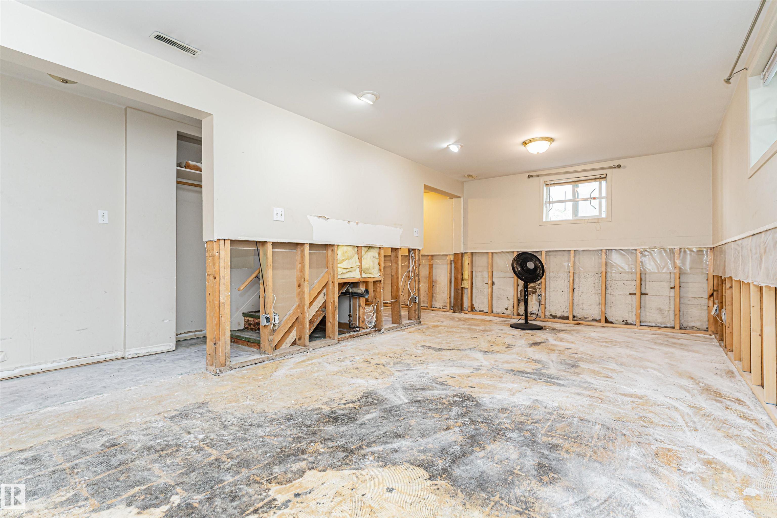 Photo 22 at 8743 Strathearn Drive NW, Strathearn, Edmonton