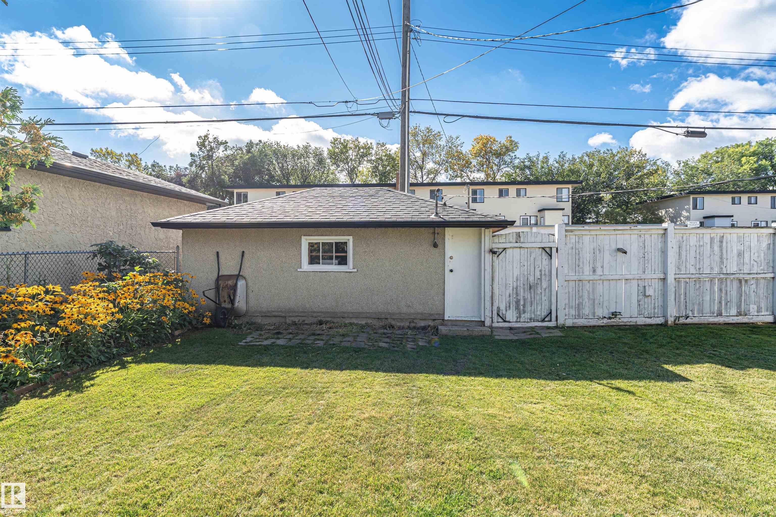 Photo 32 at 8743 Strathearn Drive NW, Strathearn, Edmonton