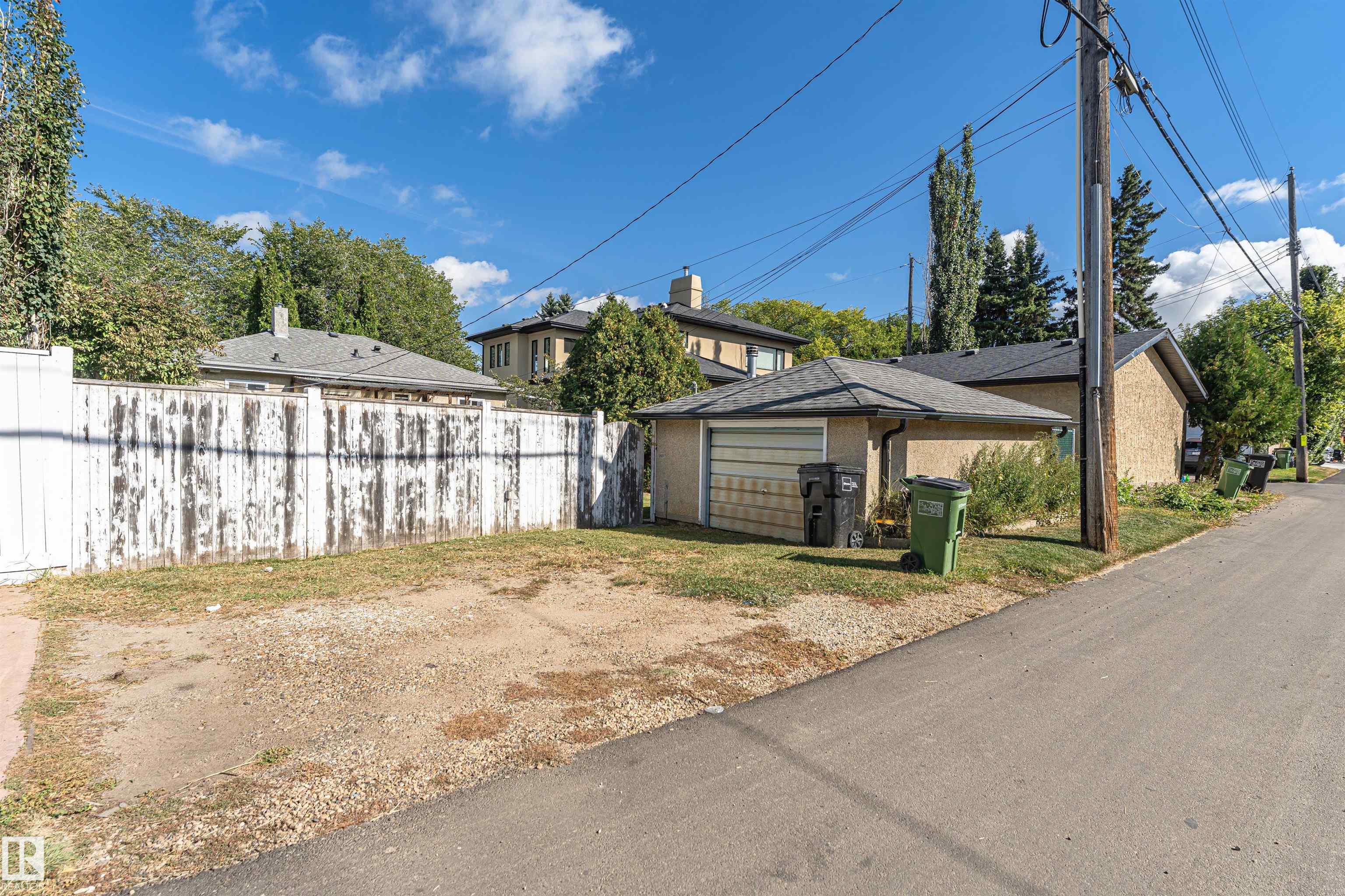 Photo 33 at 8743 Strathearn Drive NW, Strathearn, Edmonton