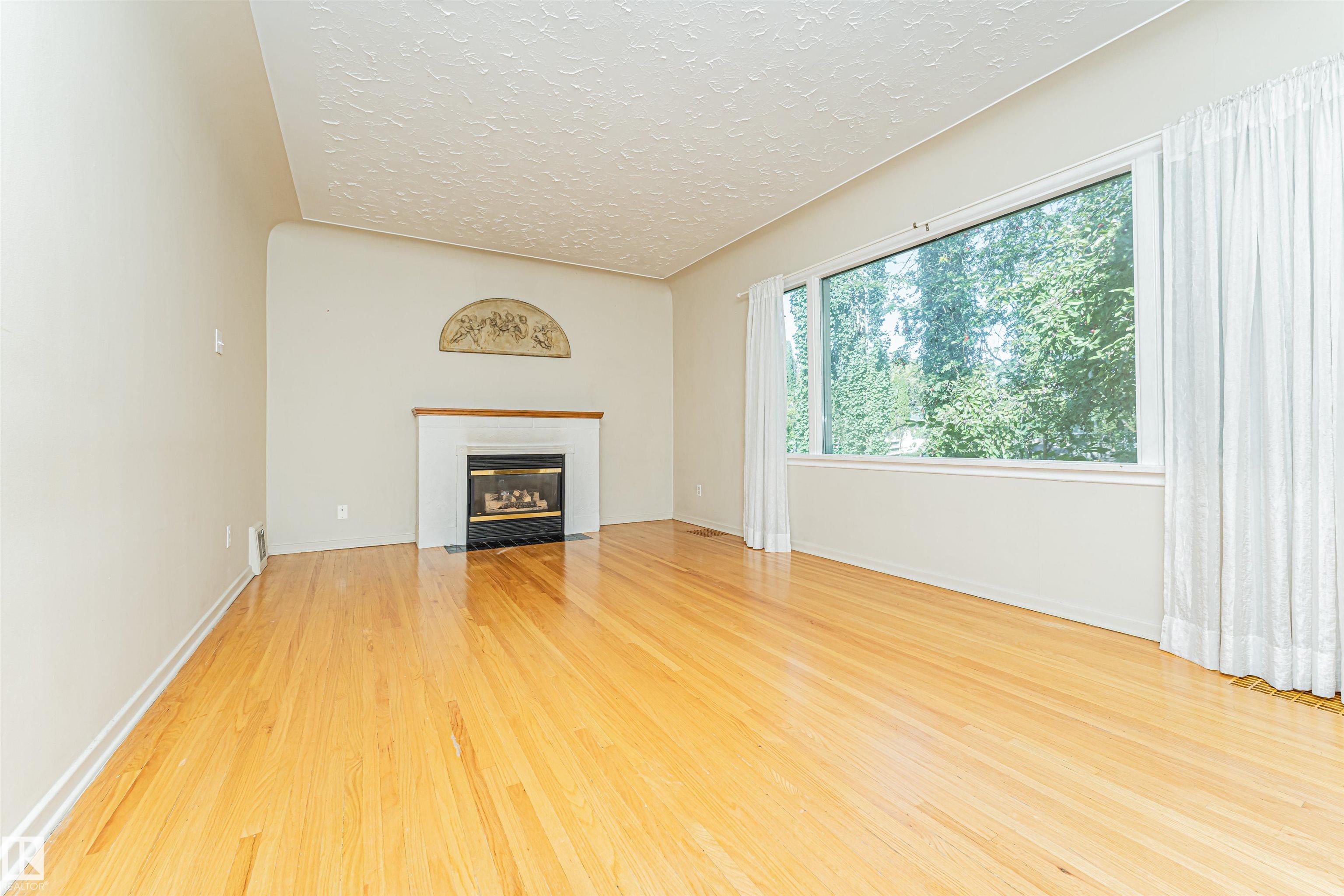 Photo 8 at 8743 Strathearn Drive NW, Strathearn, Edmonton
