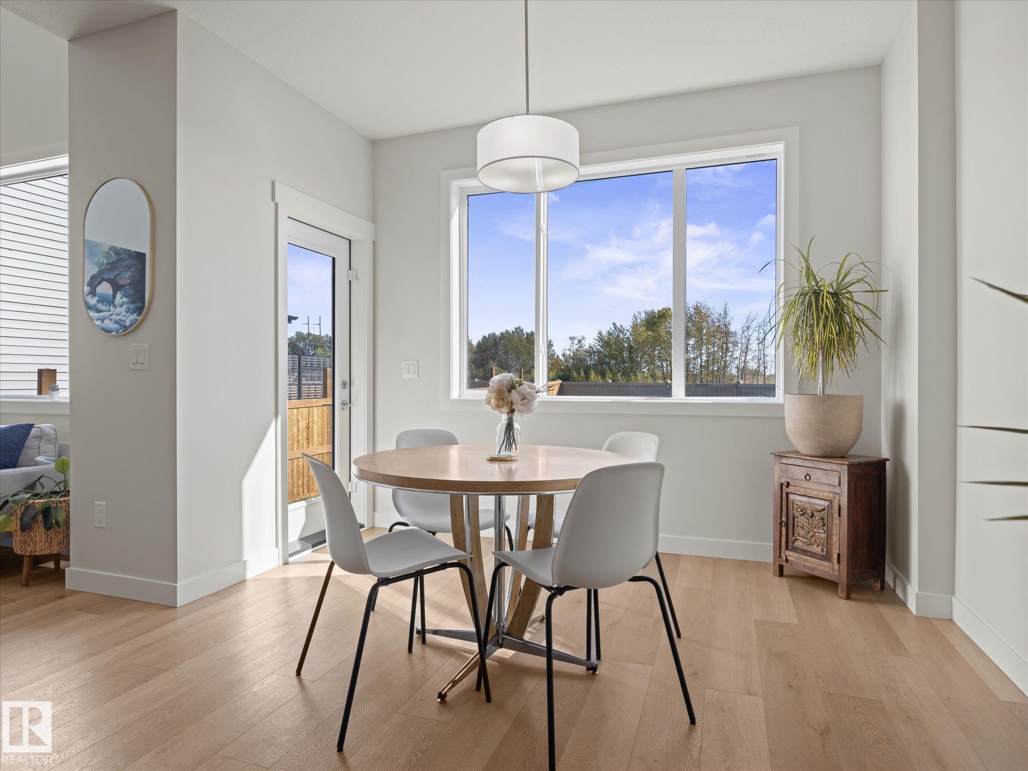Photo 18 at 431 30 Avenue NW, Maple Crest, Edmonton