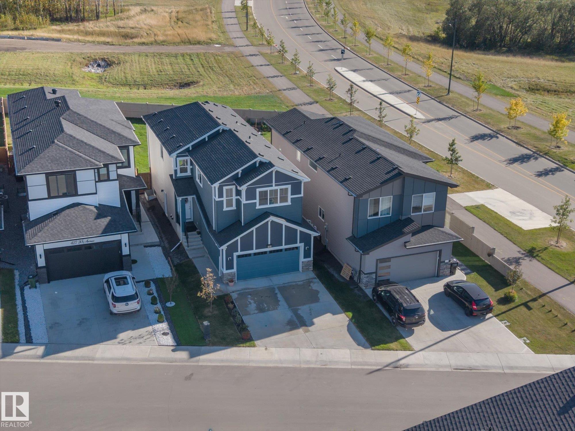 Photo 4 at 431 30 Avenue NW, Maple Crest, Edmonton