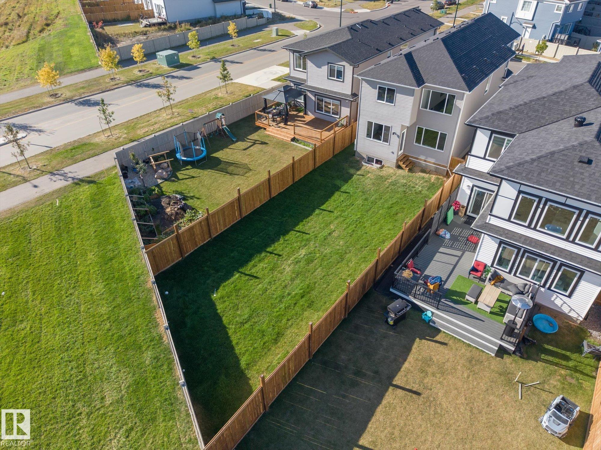 Photo 7 at 431 30 Avenue NW, Maple Crest, Edmonton