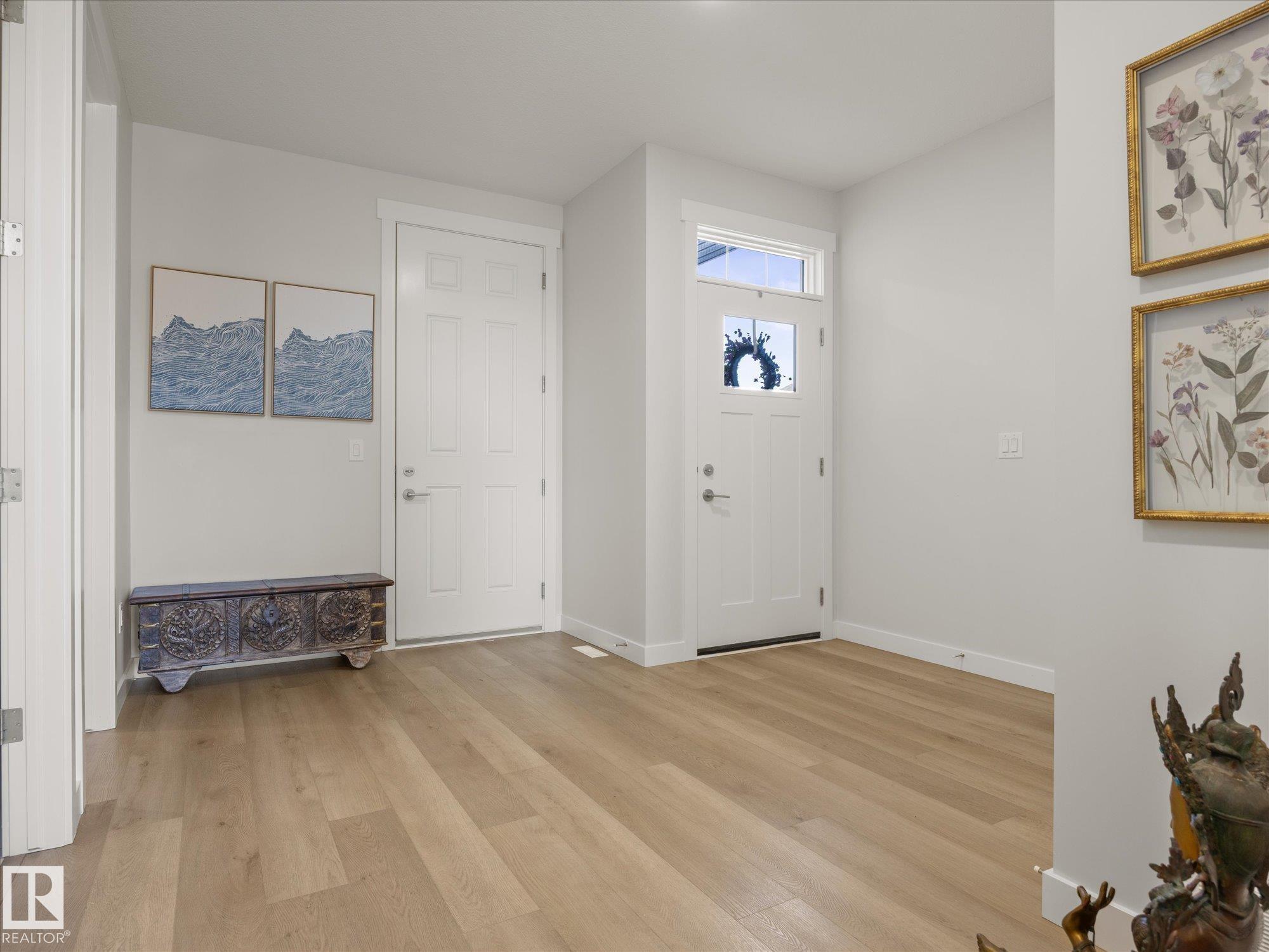 Photo 9 at 431 30 Avenue NW, Maple Crest, Edmonton
