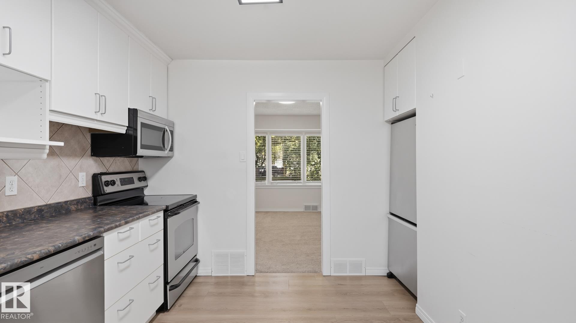 Photo 11 at 11836 62 Street NW, Montrose, Edmonton