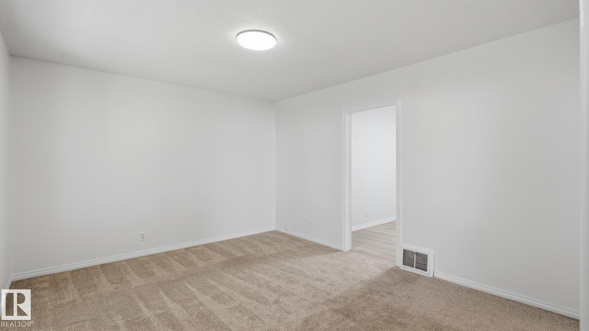Photo 5 at 11836 62 Street NW, Montrose, Edmonton