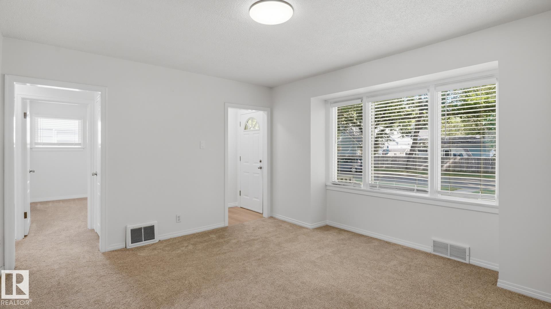 Photo 6 at 11836 62 Street NW, Montrose, Edmonton